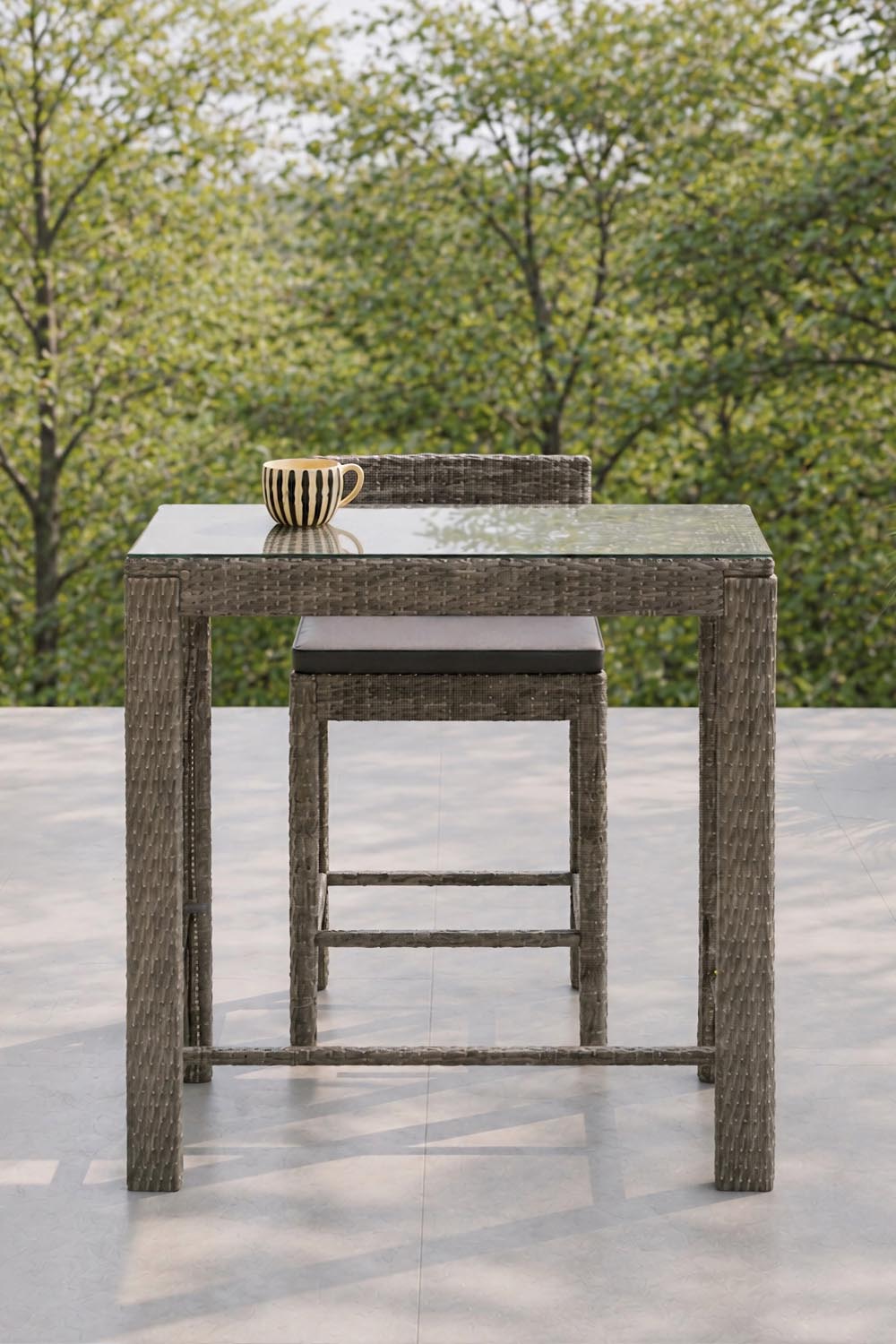 Alo Bartisch Outdoor in Grau präsentiert im Onlineshop von KAQTU Design AG. Hochtisch Outdoor ist von Venture Home