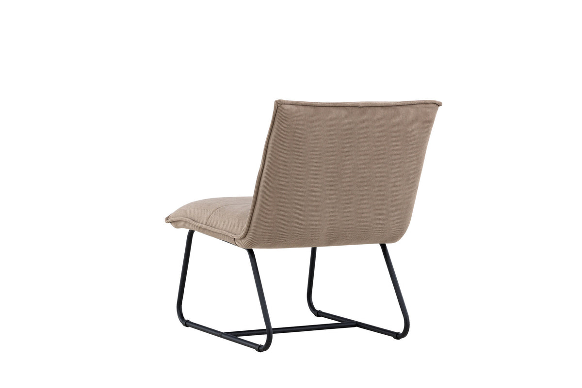 Madison Loungestuhl in Braun präsentiert im Onlineshop von KAQTU Design AG. Sessel ist von Venture Home
