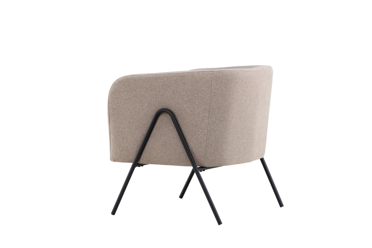 Rika Sessel in Beige präsentiert im Onlineshop von KAQTU Design AG. Sessel mit Armlehnen ist von Venture Home
