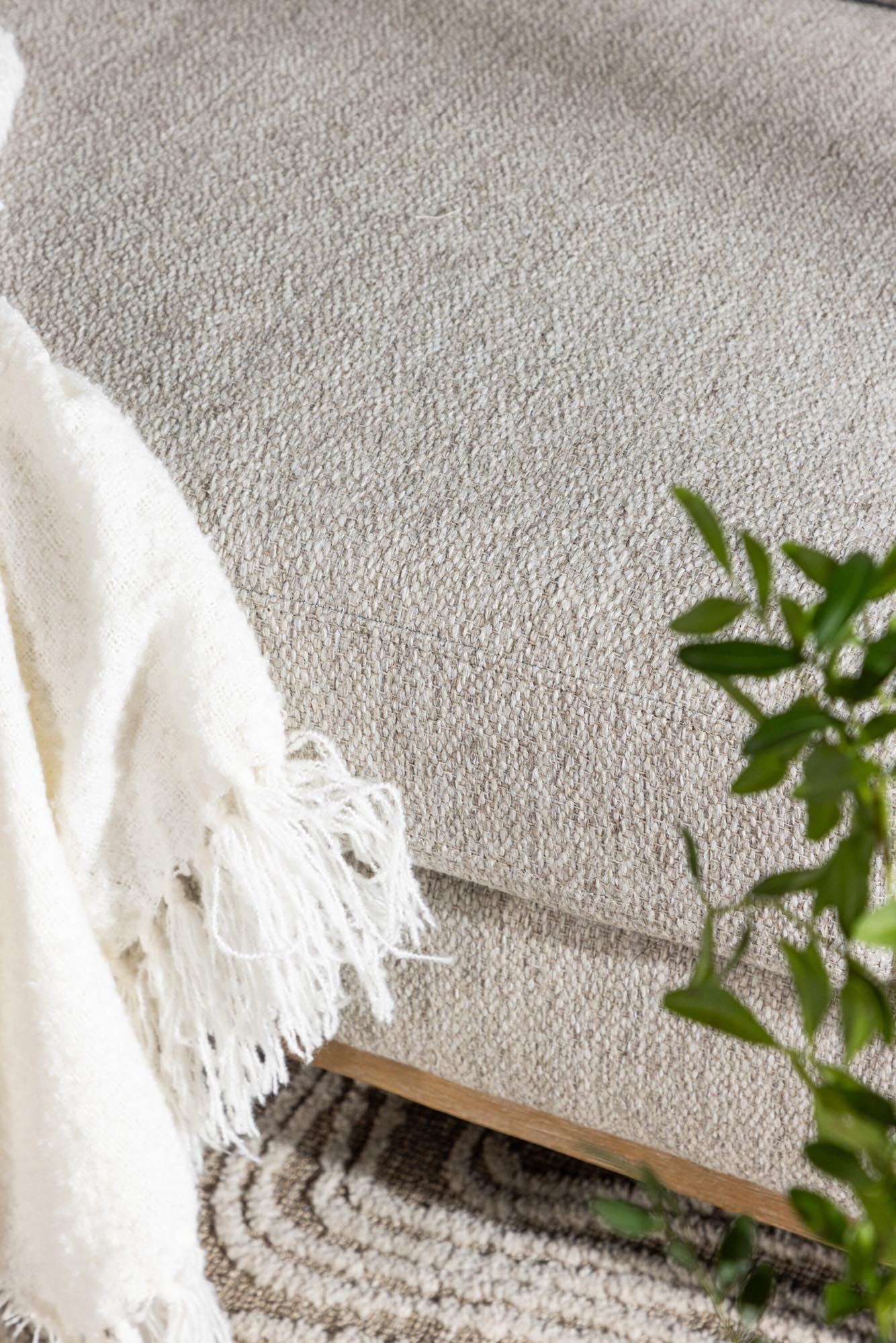 Stilvolles Olympos Sofa für drei von Venture Home, ideal für Ihr Zuhause.