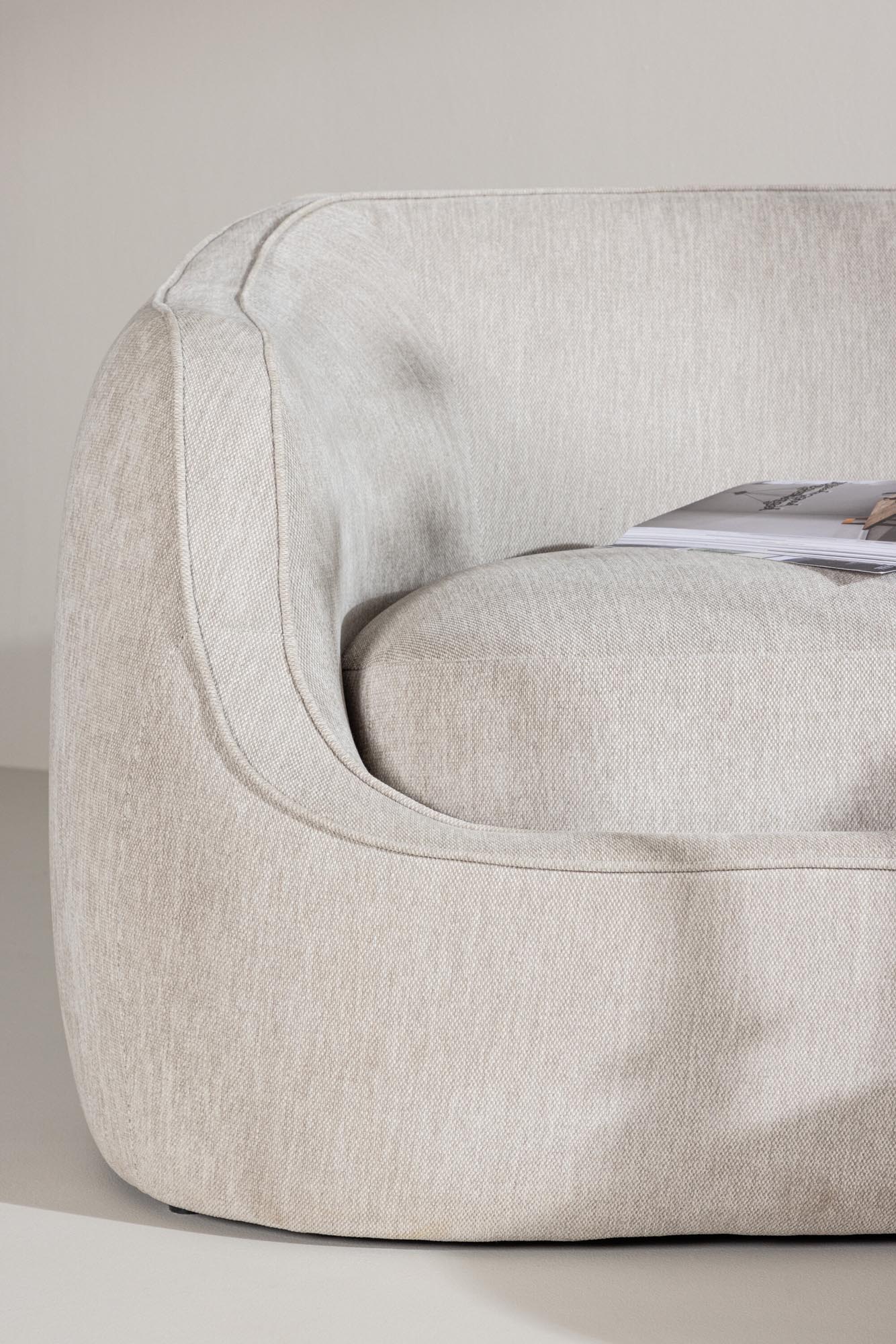 Elegantes Elio Sofa: Perfekte Symbiose aus Komfort und Ästhetik.