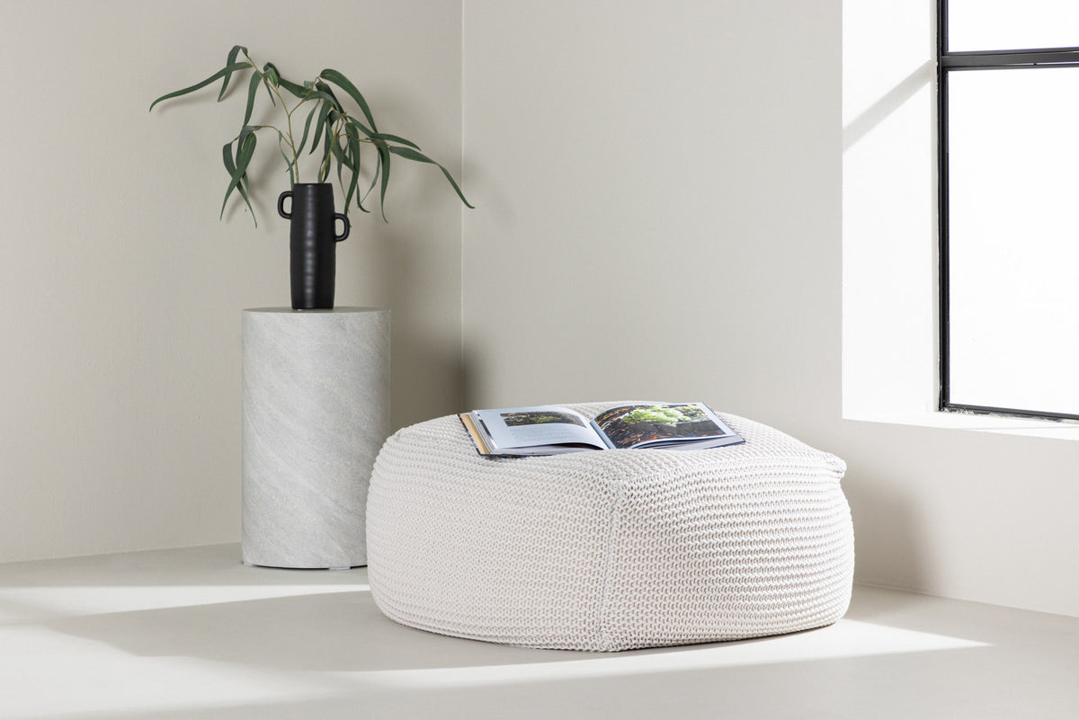 Luca Pouf in Creme präsentiert im Onlineshop von KAQTU Design AG. Pouf ist von Venture Home