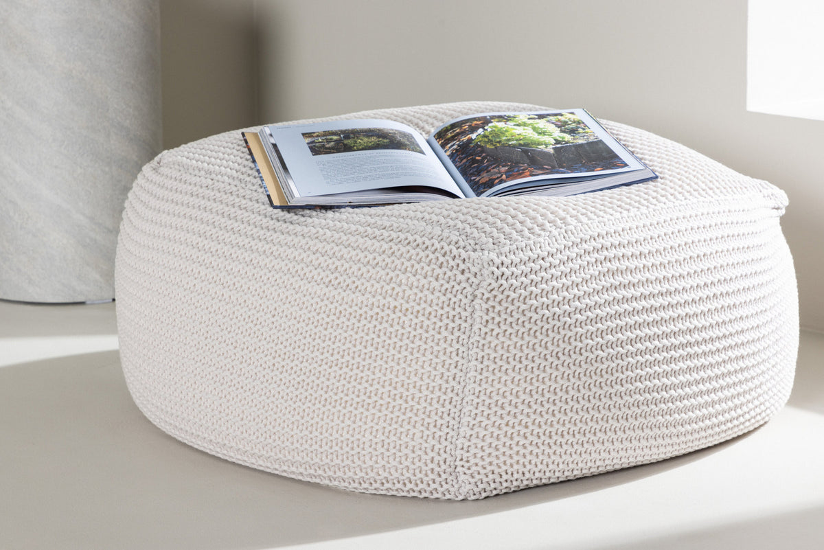 Luca Pouf in Creme präsentiert im Onlineshop von KAQTU Design AG. Pouf ist von Venture Home