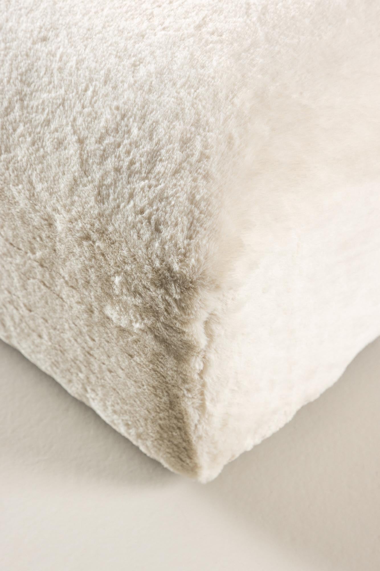 Eleganter Davie Pouf von Venture Home für zeitlose Wohnakzente.