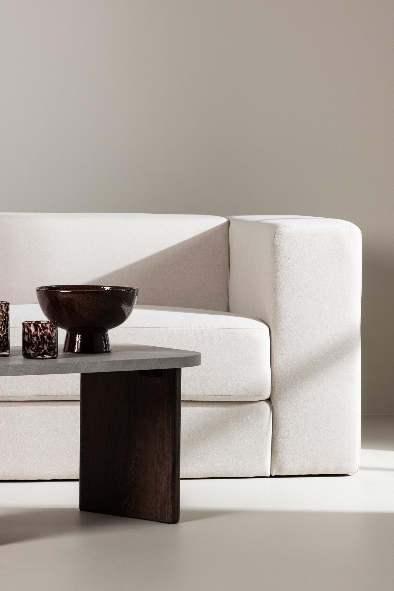 Lumi 3-Sitzer: Stilvolles Sofa für zeitlose Eleganz und Komfort.