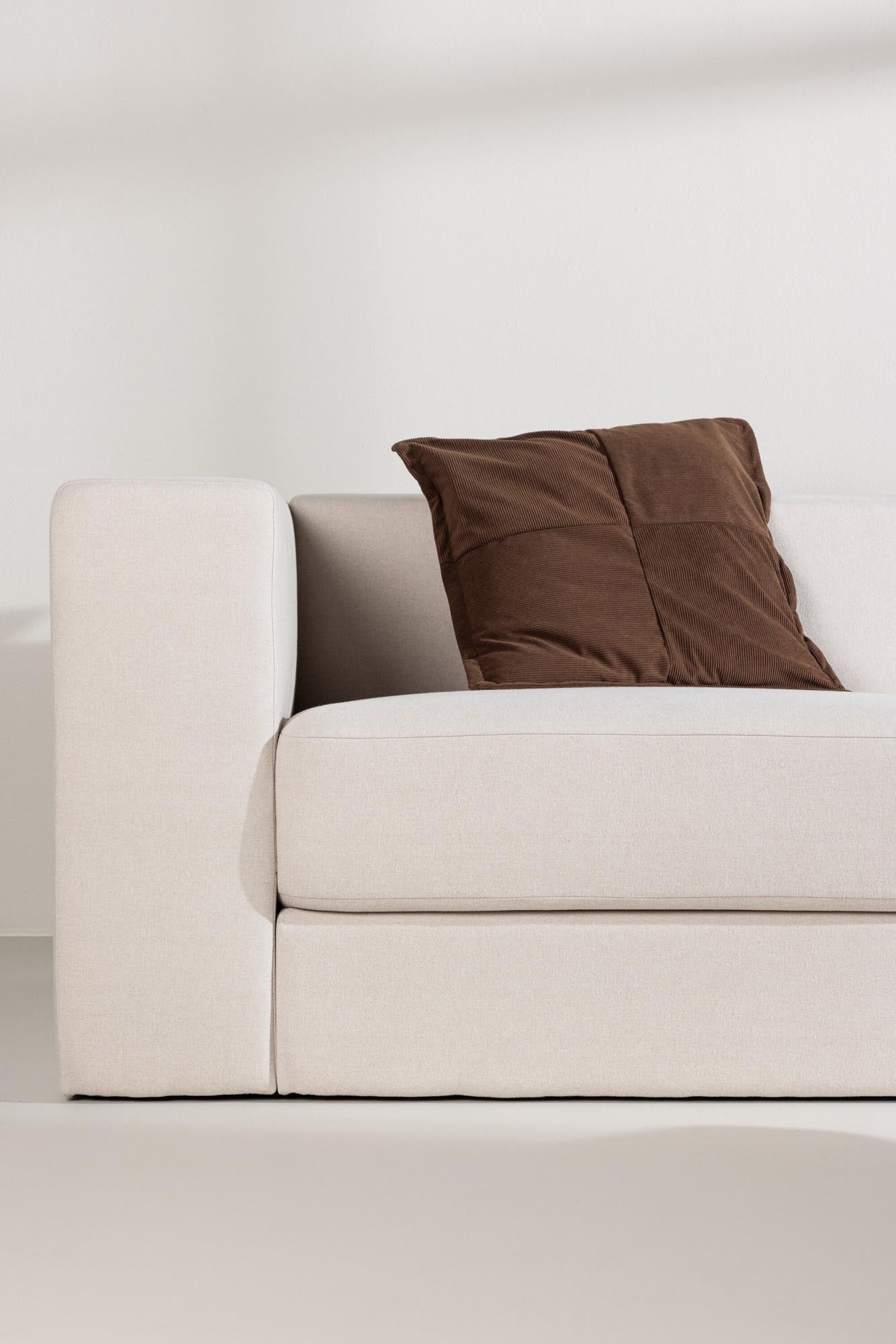Lumi Sofa: Eleganz und Komfort in einem modernen 3-Sitzer vereint.