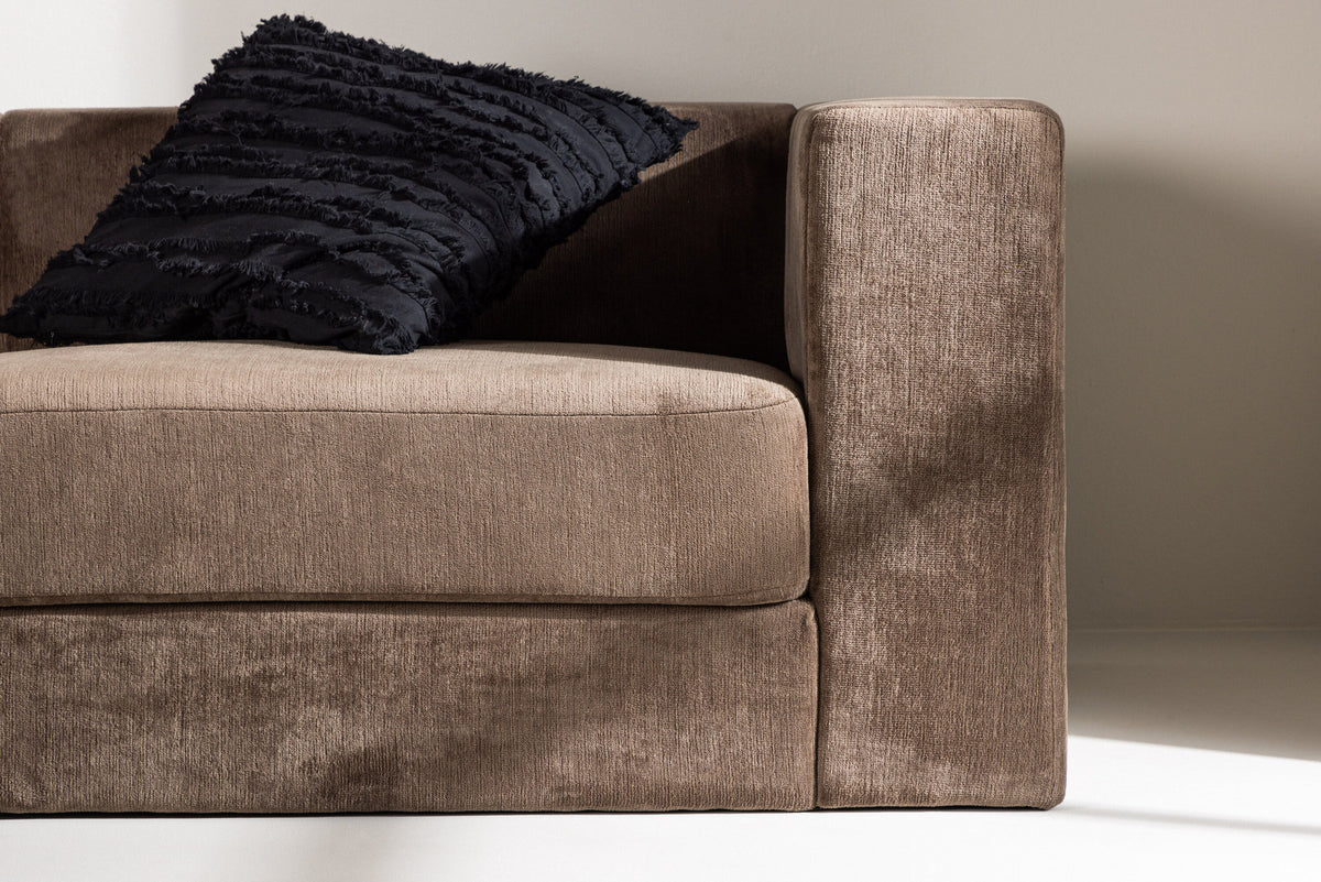 Lumi 3-Seat Sofa in Schwarz Braun präsentiert im Onlineshop von KAQTU Design AG. 3er Sofa ist von Venture Home