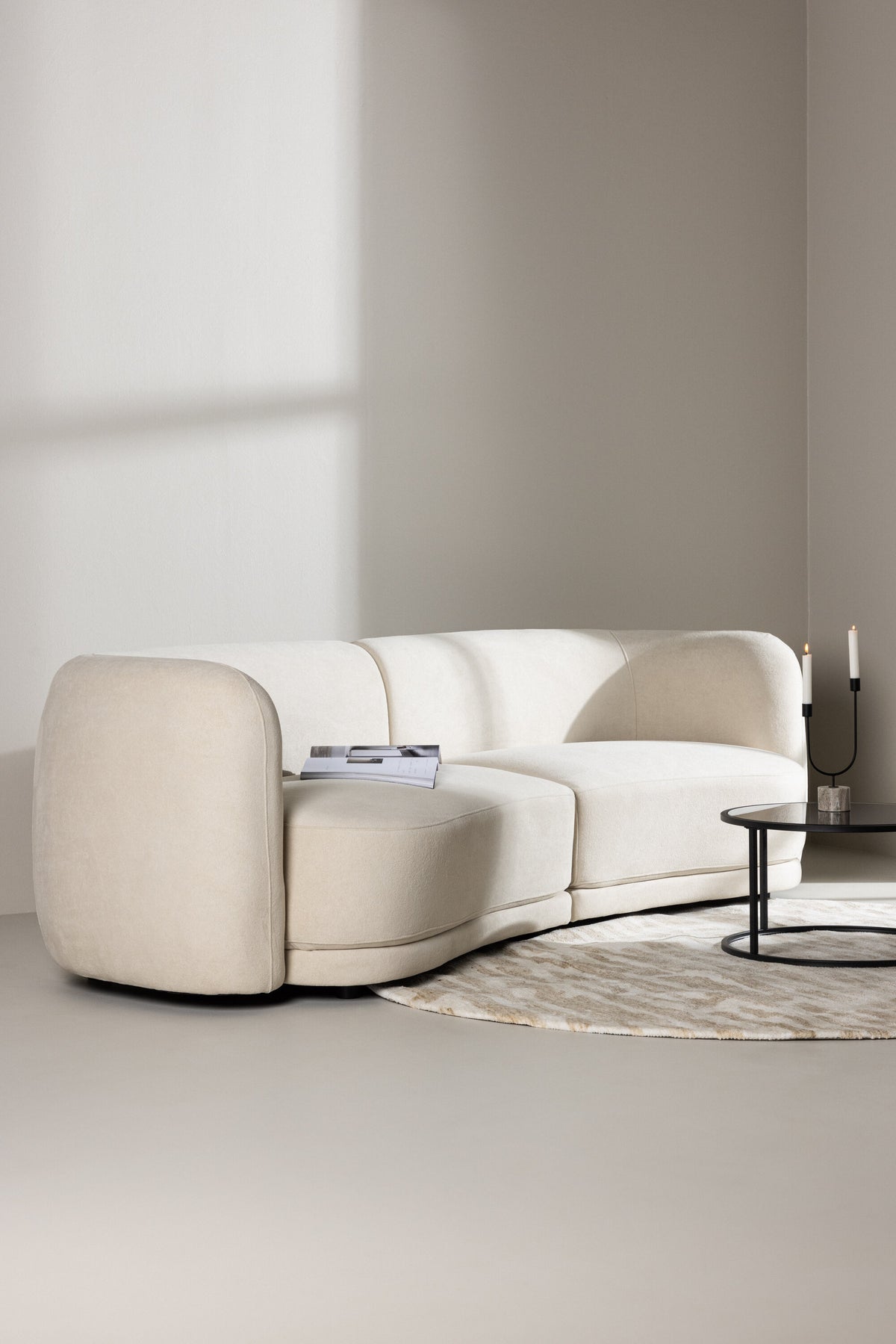 Cielo 3-Seat Sofa in Beige/Schwarz präsentiert im Onlineshop von KAQTU Design AG. 3er Sofa ist von Venture Home