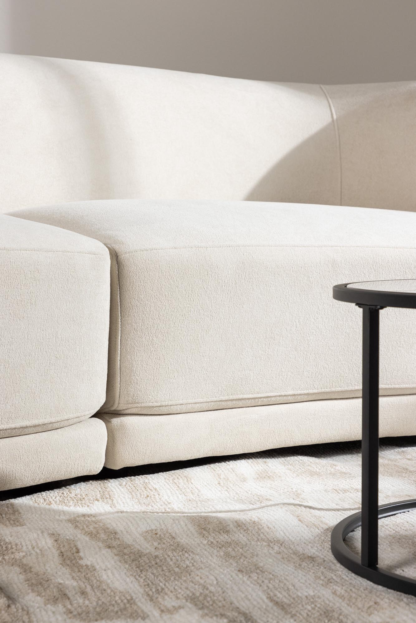 Elegantes Cielo Sofa: Luxuriöser Komfort für stilvolle Räume.
