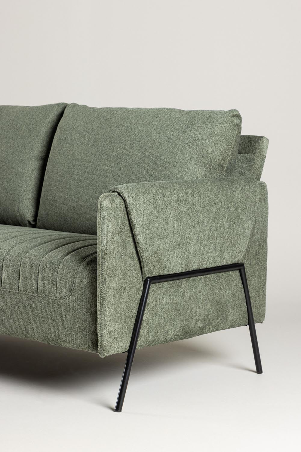 Indigo 2-Seat Sofa in Schwarz Grün präsentiert im Onlineshop von KAQTU Design AG. 2er Sofa ist von Venture Home