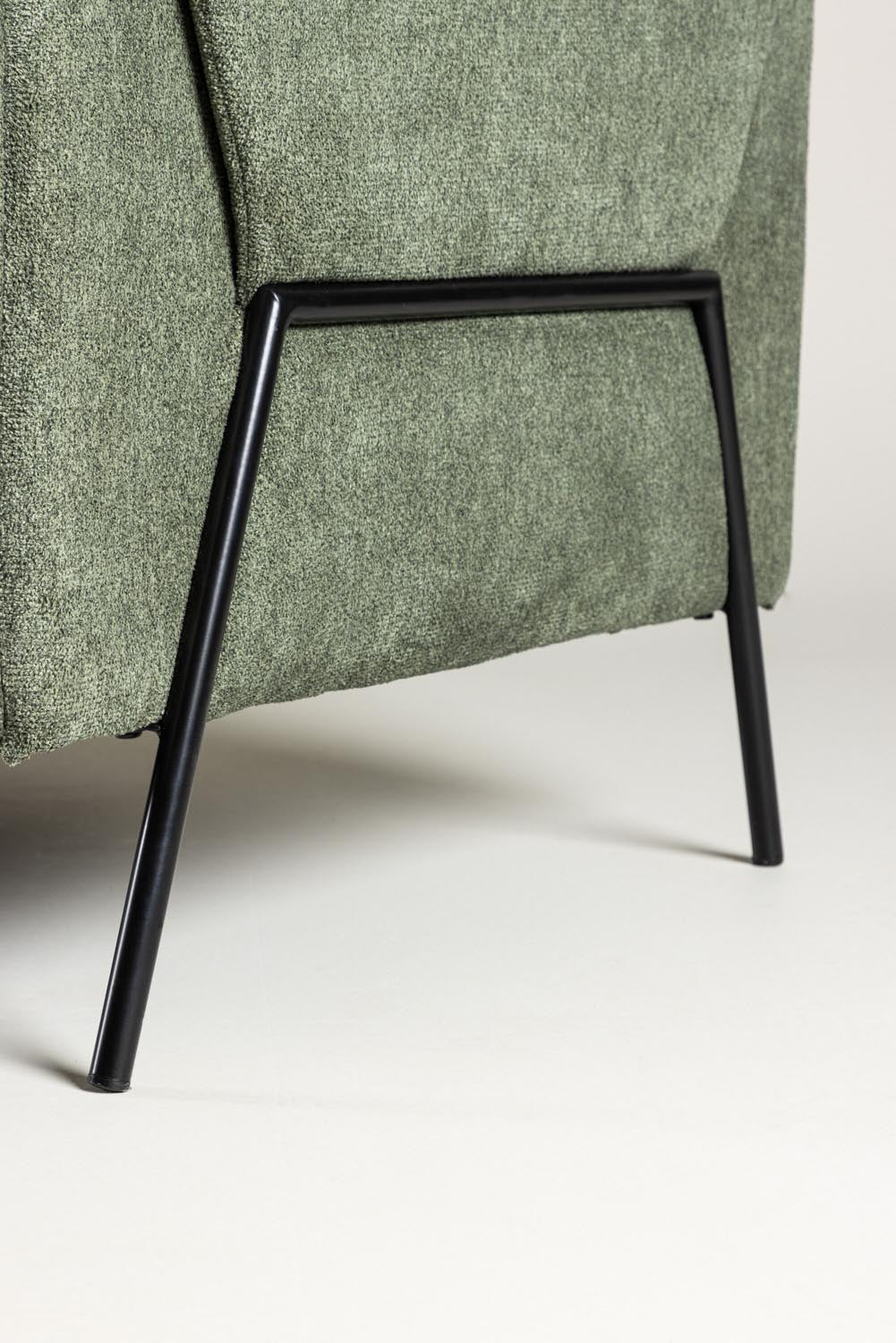 Indigo 2-Seat Sofa in Schwarz Grün präsentiert im Onlineshop von KAQTU Design AG. 2er Sofa ist von Venture Home
