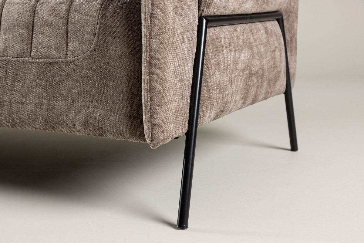 Indigo 2-Seat Sofa in Beige/Schwarz präsentiert im Onlineshop von KAQTU Design AG. 2er Sofa ist von Venture Home