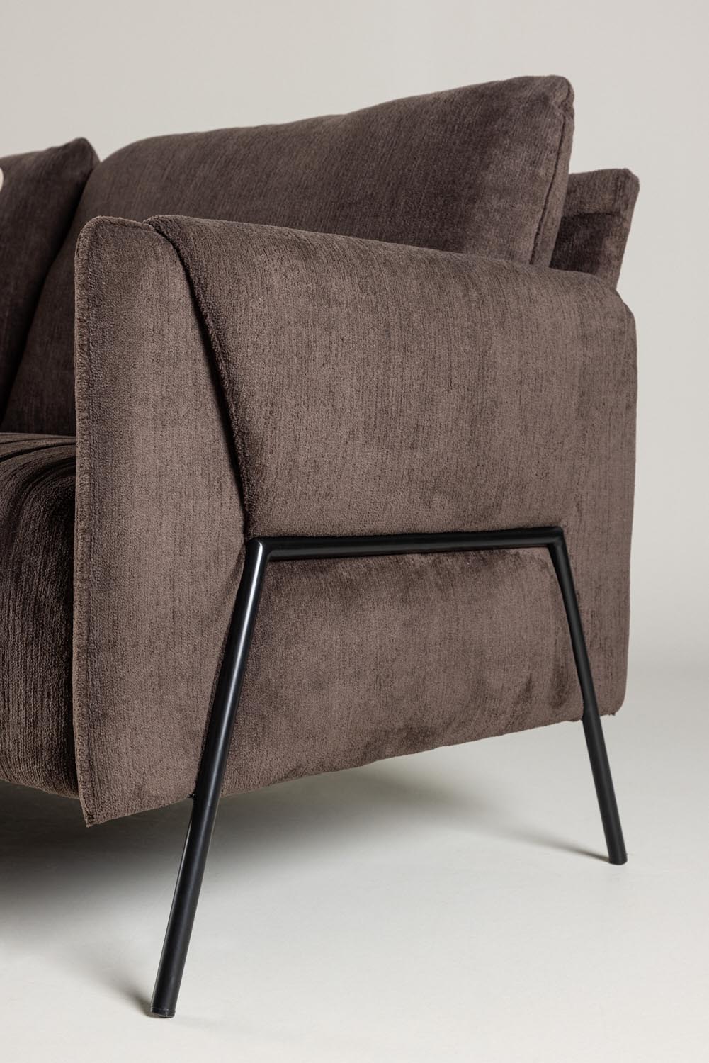Indigo 2-Seat Sofa in Schwarz Braun präsentiert im Onlineshop von KAQTU Design AG. 2er Sofa ist von Venture Home