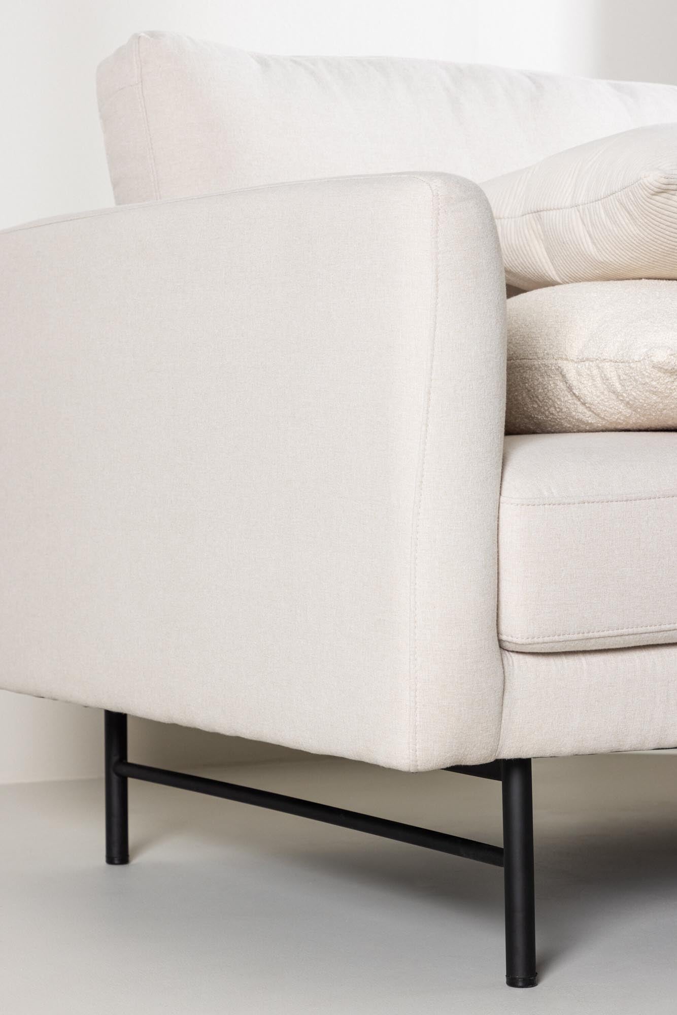 Luxuriöses Sky 3-Sitzer Sofa von Venture Home für stilvolle Räume.