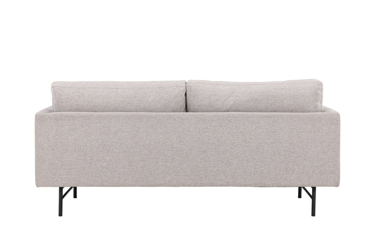 Braunes 3er Sofa Sky von Venture Home mit schwarzen Stahlbeinen, Polsterung aus Polyester und Schaumstoff, inklusive Kissen.