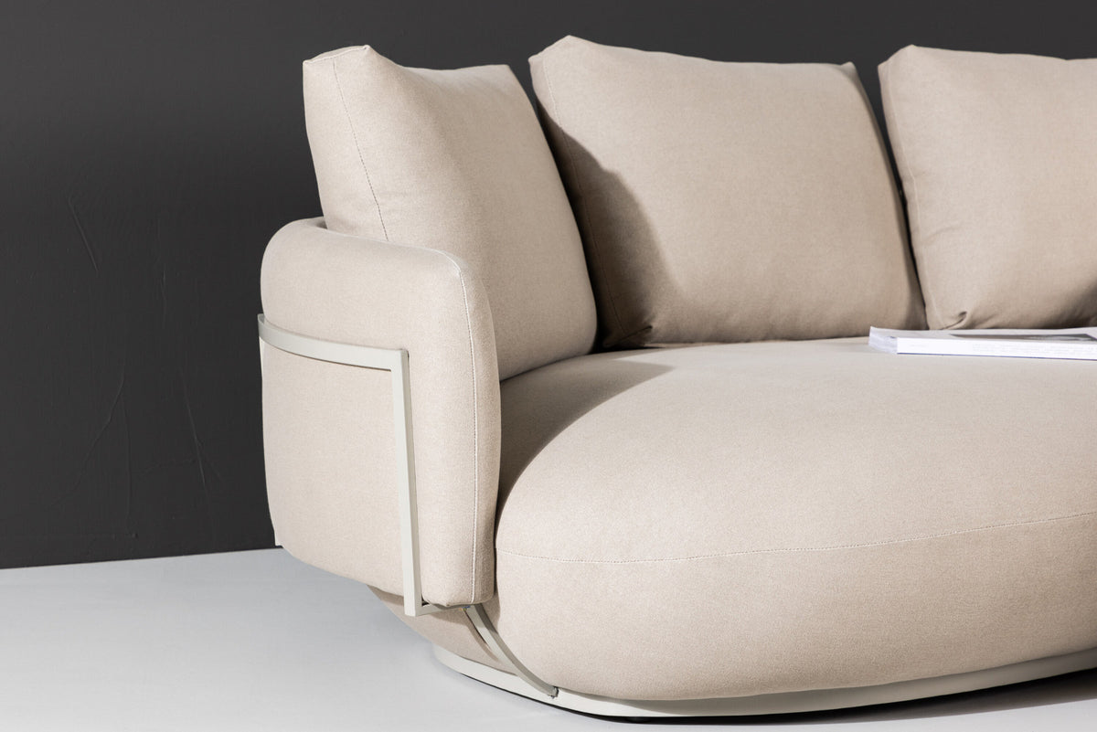 Stellar 4-Seat Sofa in Beige präsentiert im Onlineshop von KAQTU Design AG. 4er Sofa ist von Venture Home