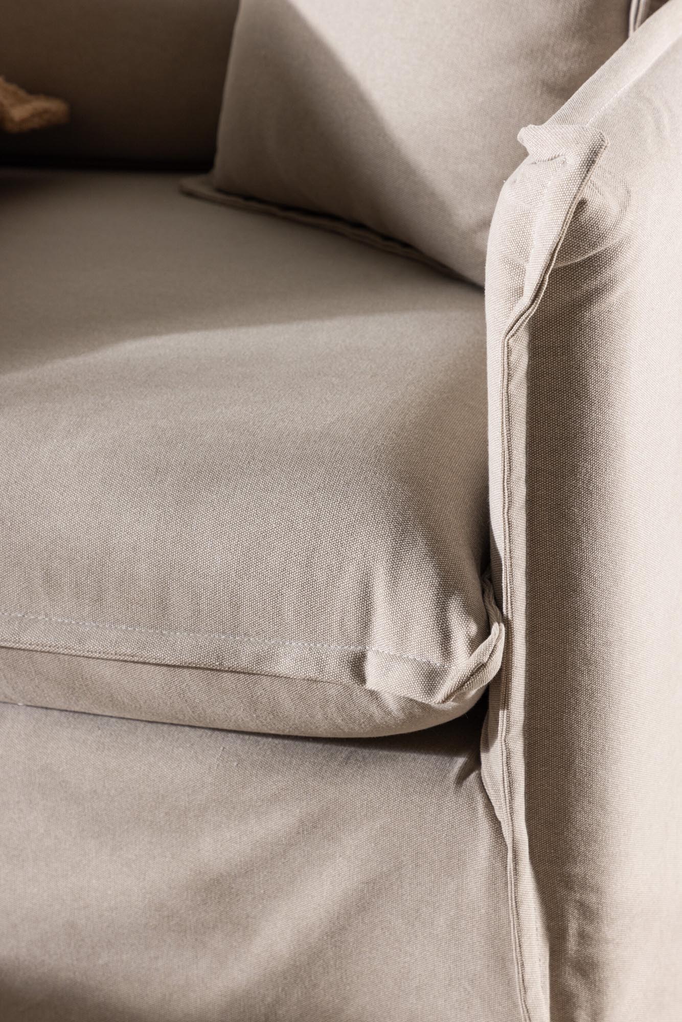 Stilvolles Nova Sofa: Zeitlose Eleganz und unvergleichlicher Komfort.