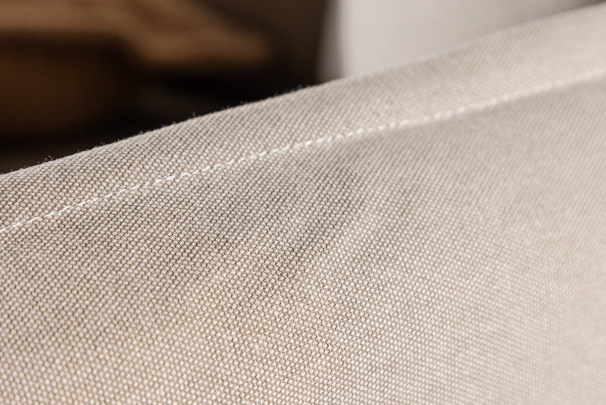 Nova 3-Seat Sofa in Schwarz Braun präsentiert im Onlineshop von KAQTU Design AG. 3er Sofa ist von Venture Home
