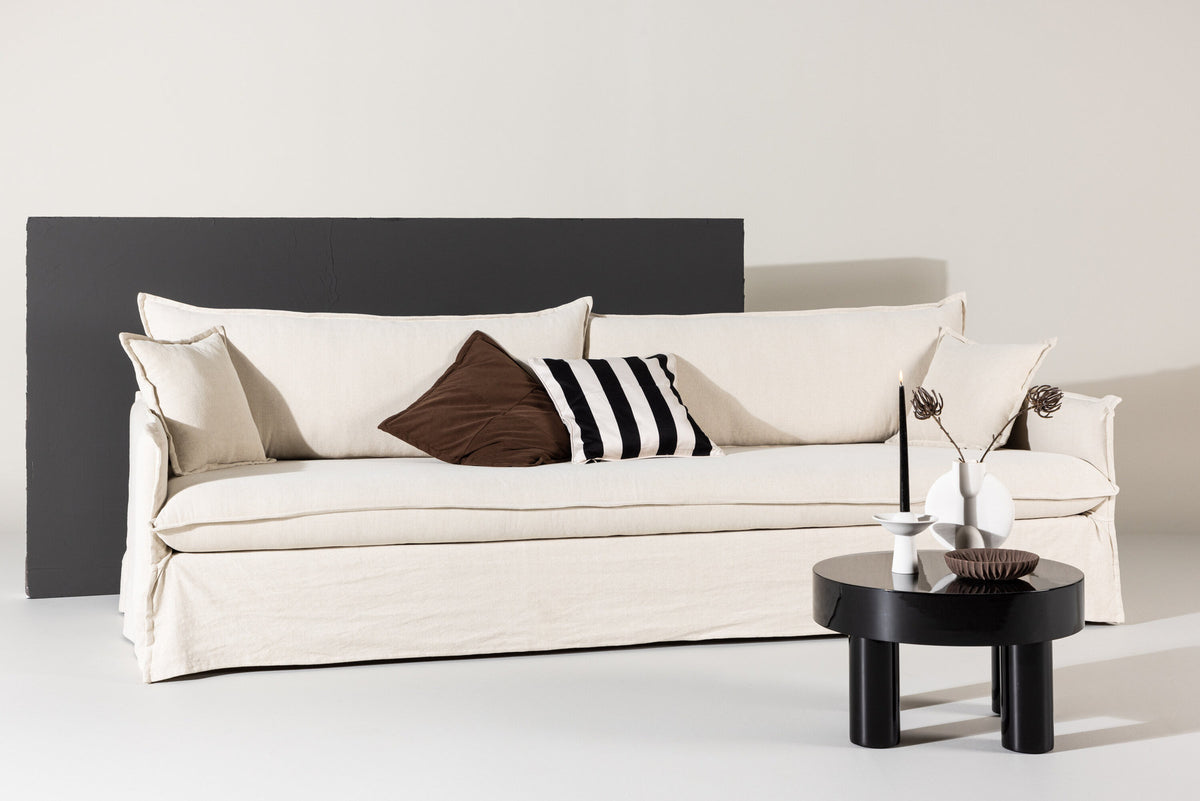 Nova 4-Seat Sofa in Beige präsentiert im Onlineshop von KAQTU Design AG. 4er Sofa ist von Venture Home