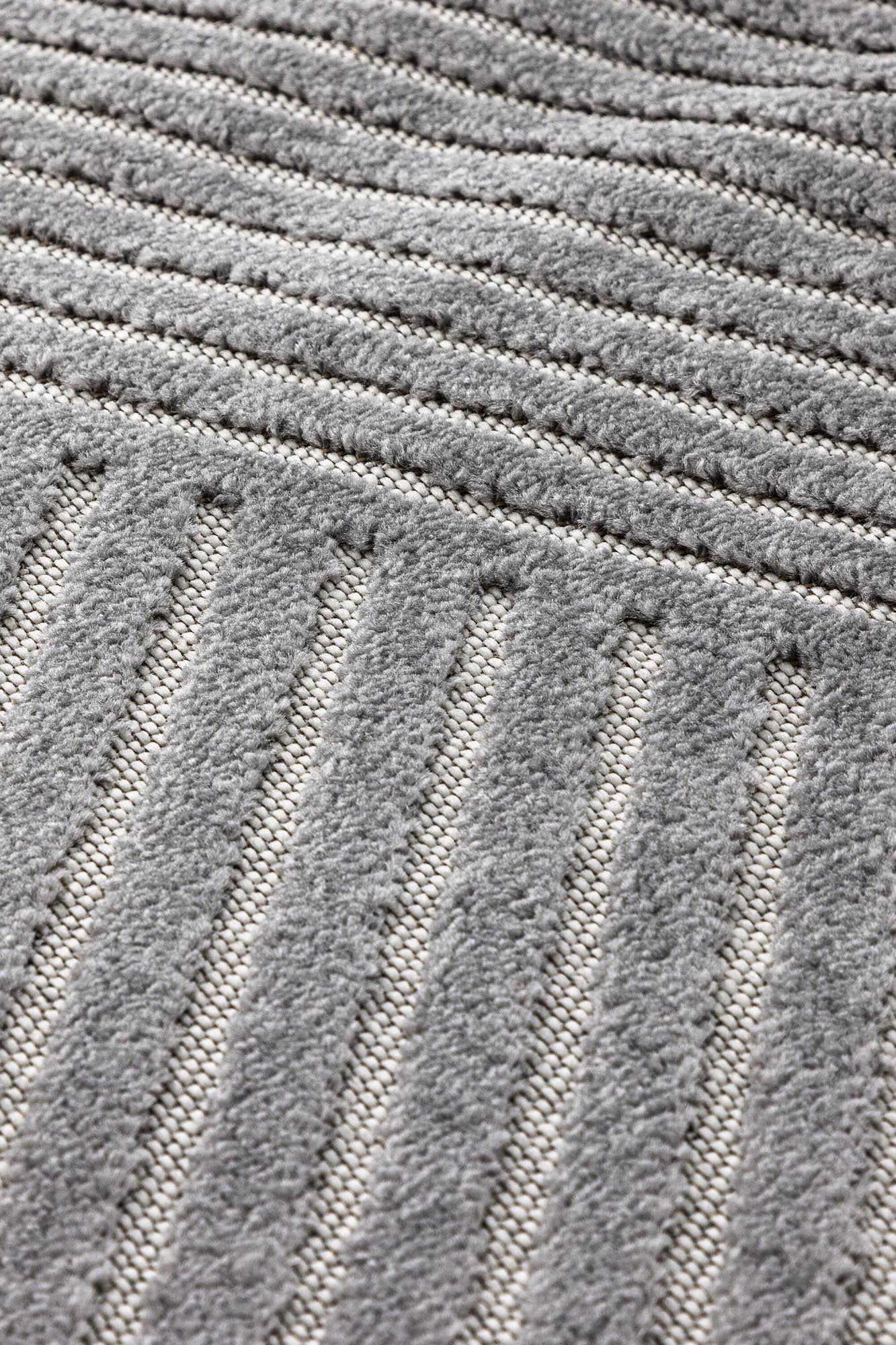 Aron Teppich in Grau präsentiert im Onlineshop von KAQTU Design AG. Teppich ist von Venture Home