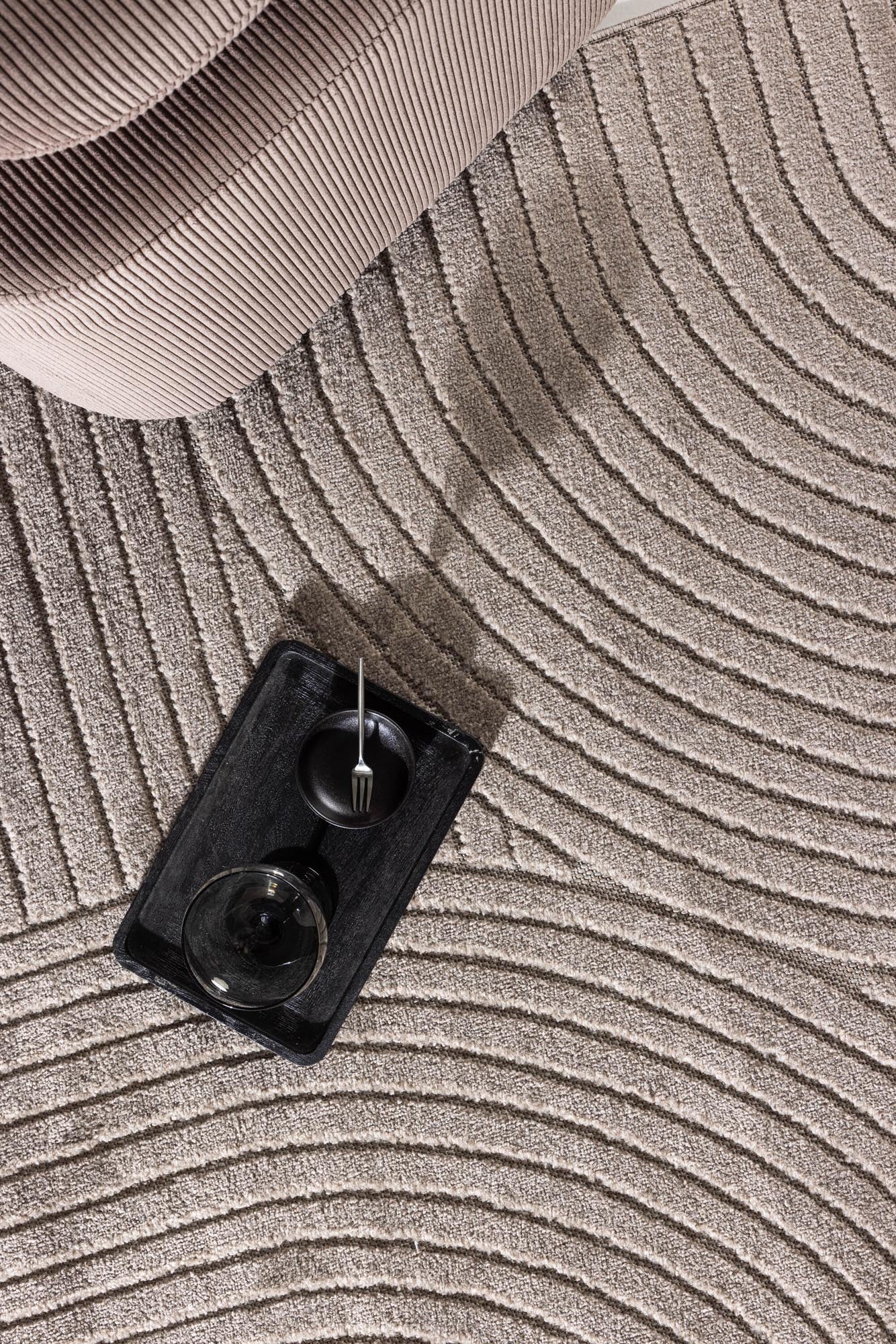 Vince Teppich in Braun präsentiert im Onlineshop von KAQTU Design AG. Teppich ist von Venture Home