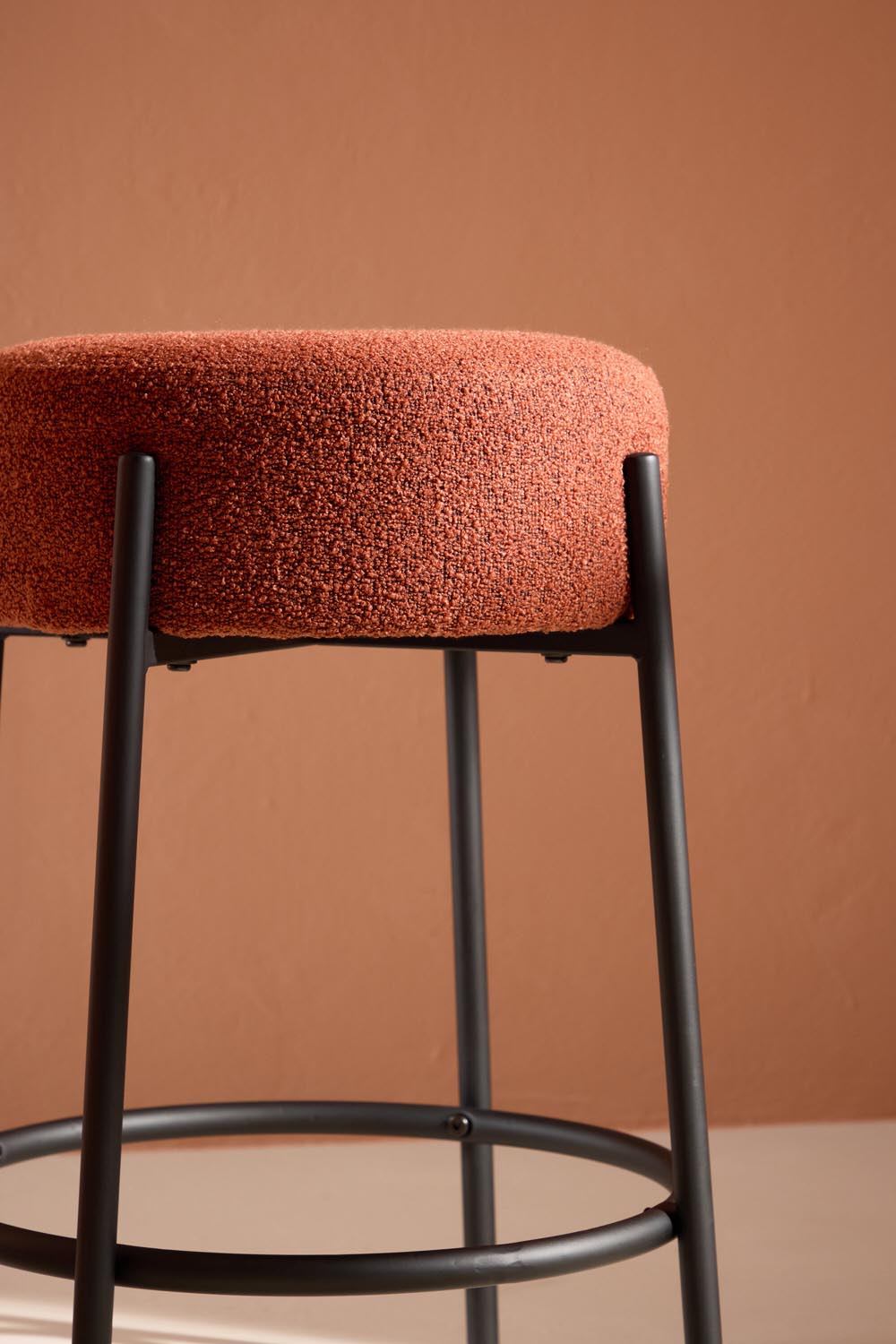 Tucson Barstuhl in Rot präsentiert im Onlineshop von KAQTU Design AG. Barhocker ist von Venture Home