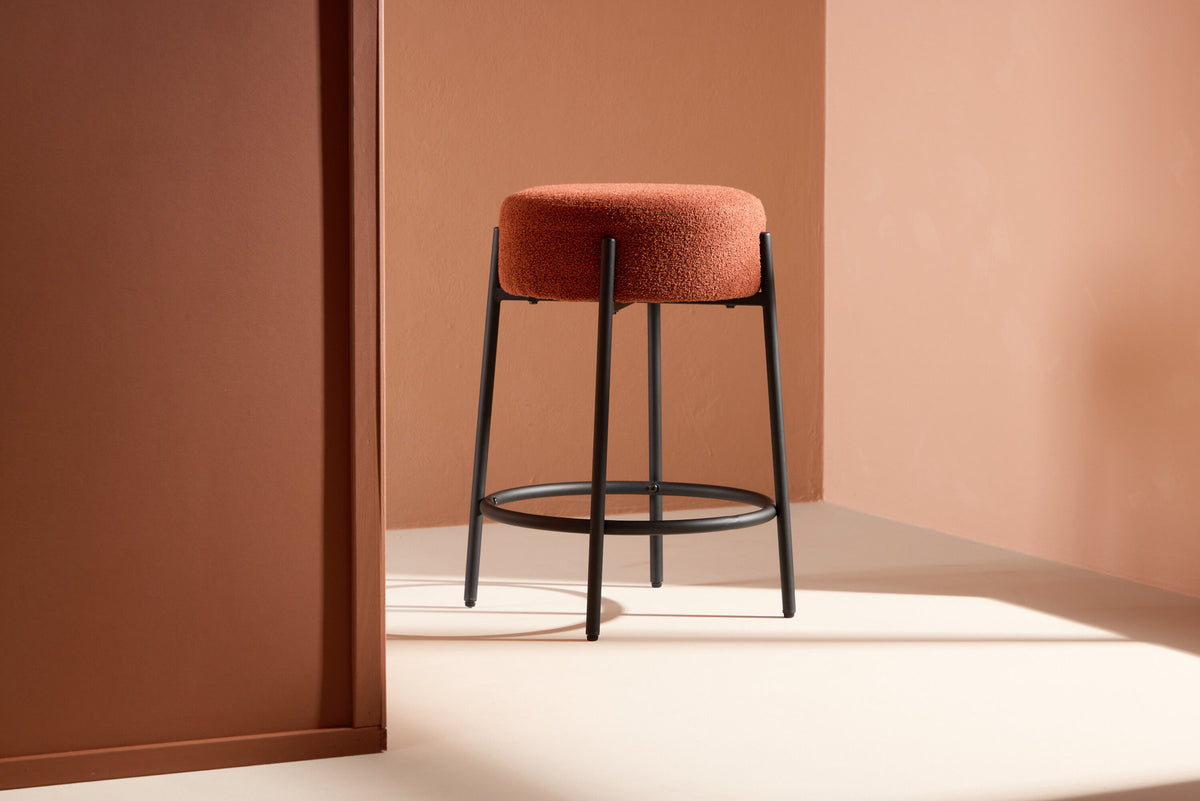 Tucson Barstuhl in Rot präsentiert im Onlineshop von KAQTU Design AG. Barhocker ist von Venture Home