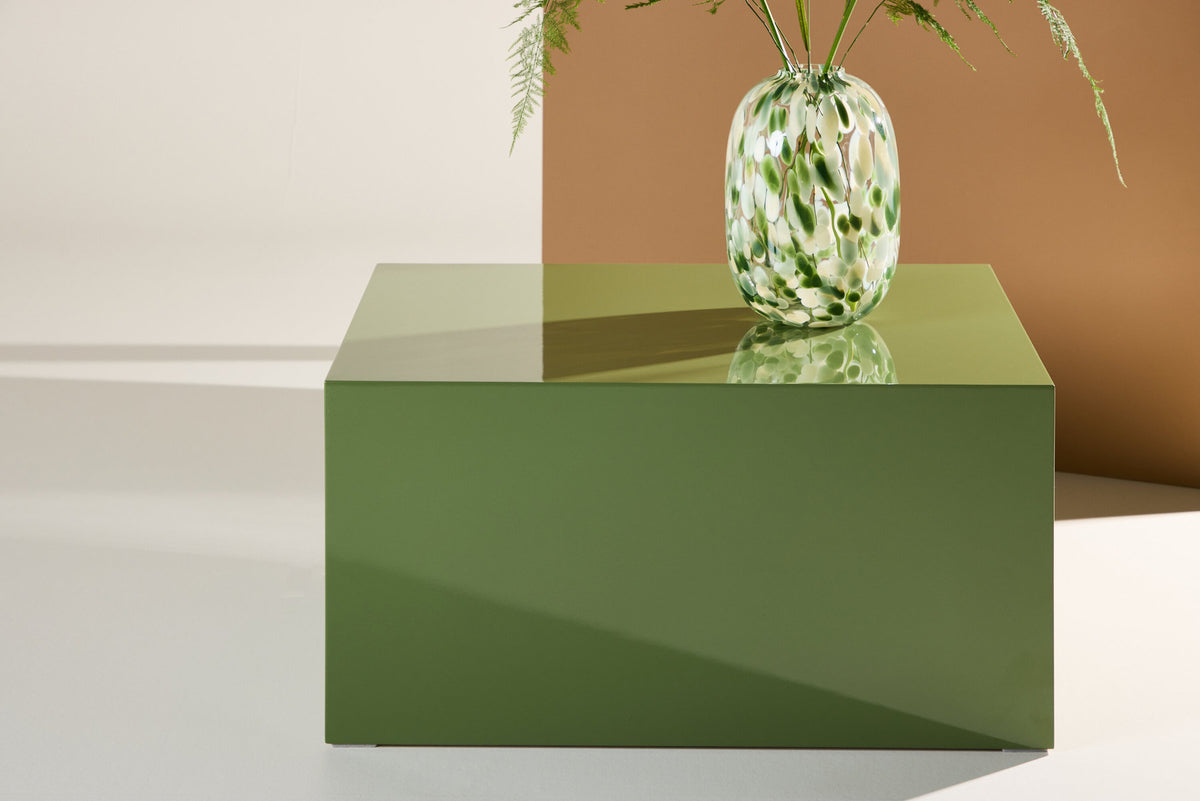 York Sofatisch in Dunkelgrün präsentiert im Onlineshop von KAQTU Design AG. Beistelltisch ist von Venture Home