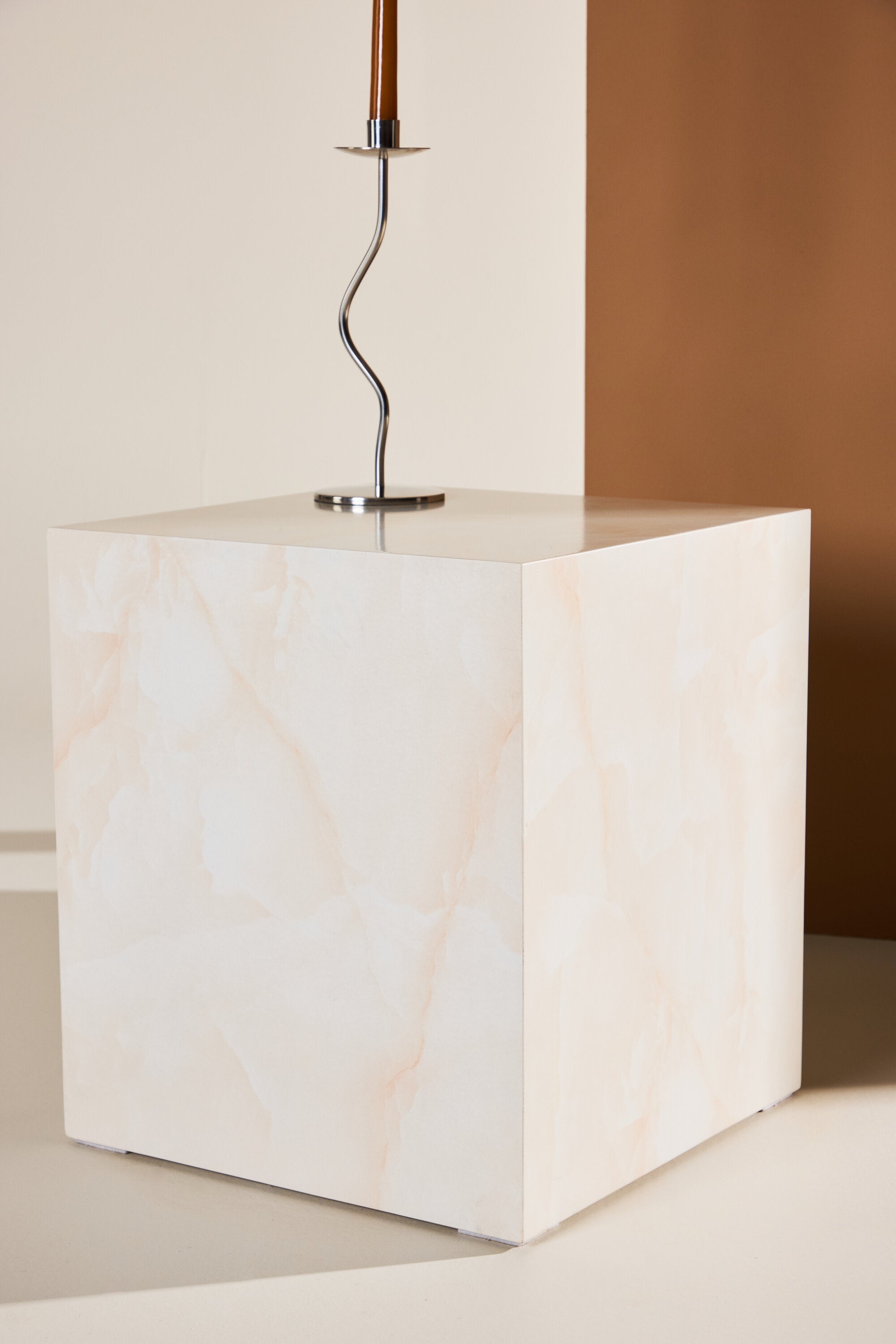 York Sofatisch in Gelb präsentiert im Onlineshop von KAQTU Design AG. Beistelltisch ist von Venture Home