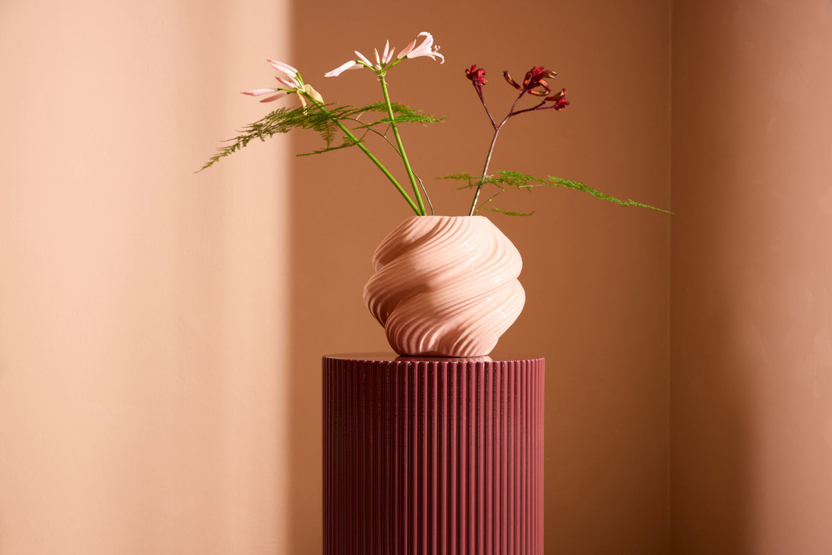 Lenox Beistelltisch in Burgund präsentiert im Onlineshop von KAQTU Design AG. Beistelltisch ist von Venture Home