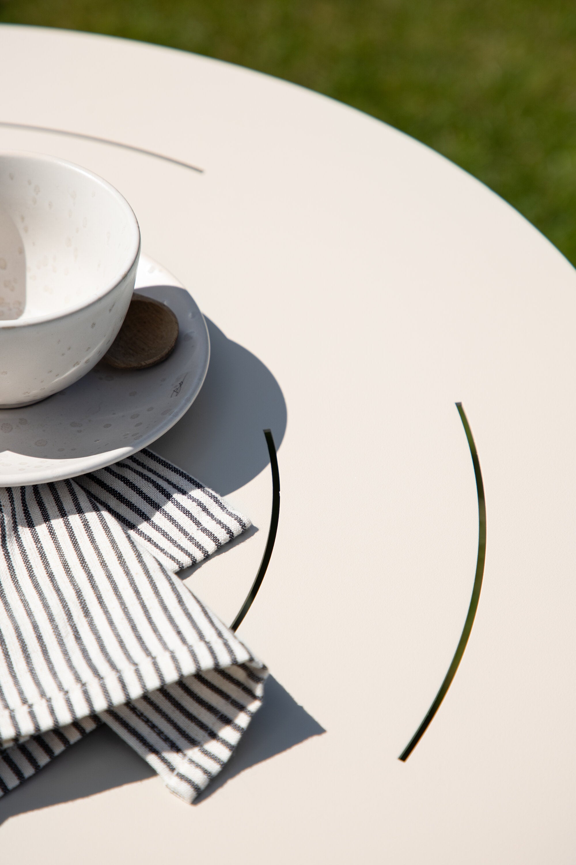Bacong Coffee Tisch in Beige präsentiert im Onlineshop von KAQTU Design AG. Beistelltisch Outdoor ist von Venture Home