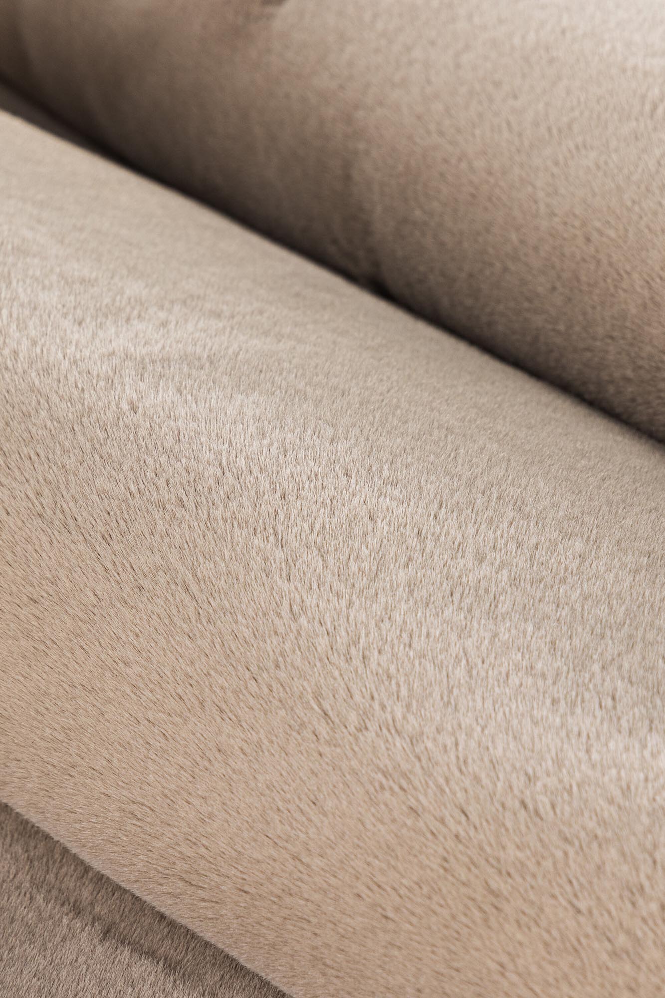 Leni Teppich: Eleganz und Komfort für Ihr Zuhause von Venture Home.