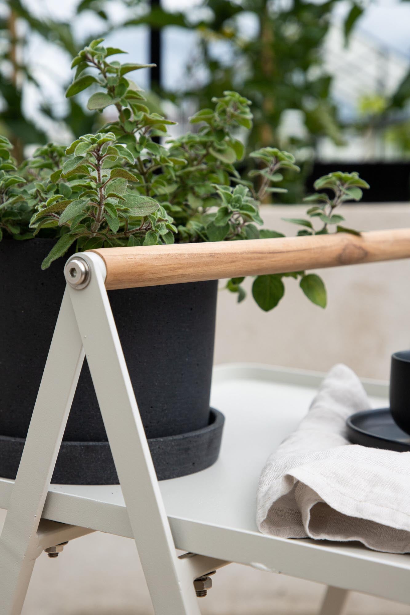 Clarin Beistelltisch von Venture Home: Perfekt für moderne Wohnräume.