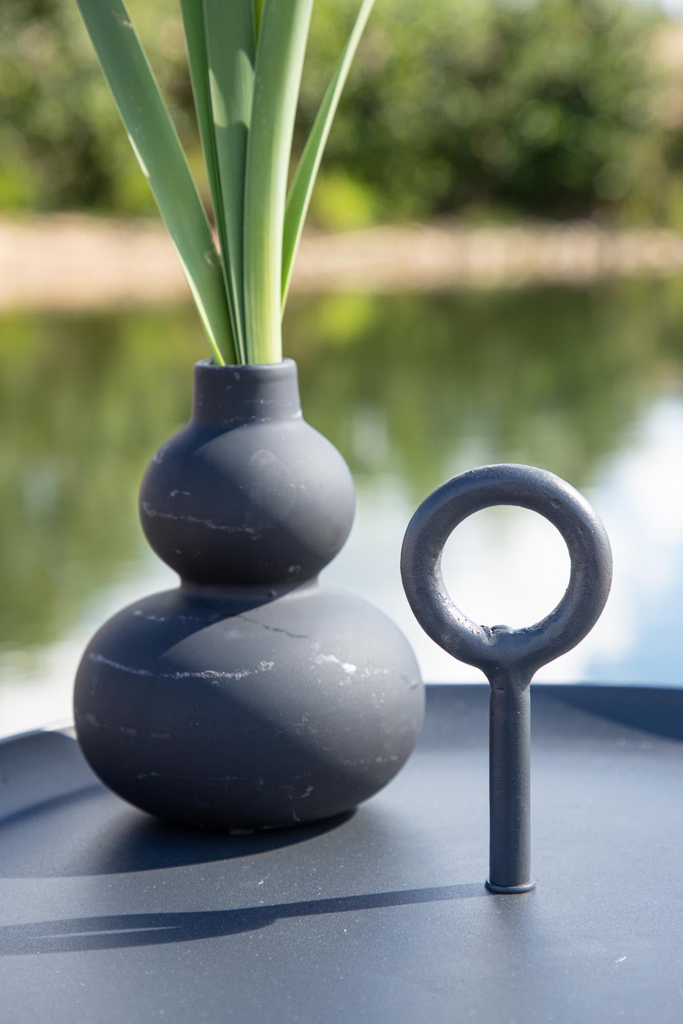 Pamplona Beistelltisch: Zeitloses Design für stilvolle Wohnräume.