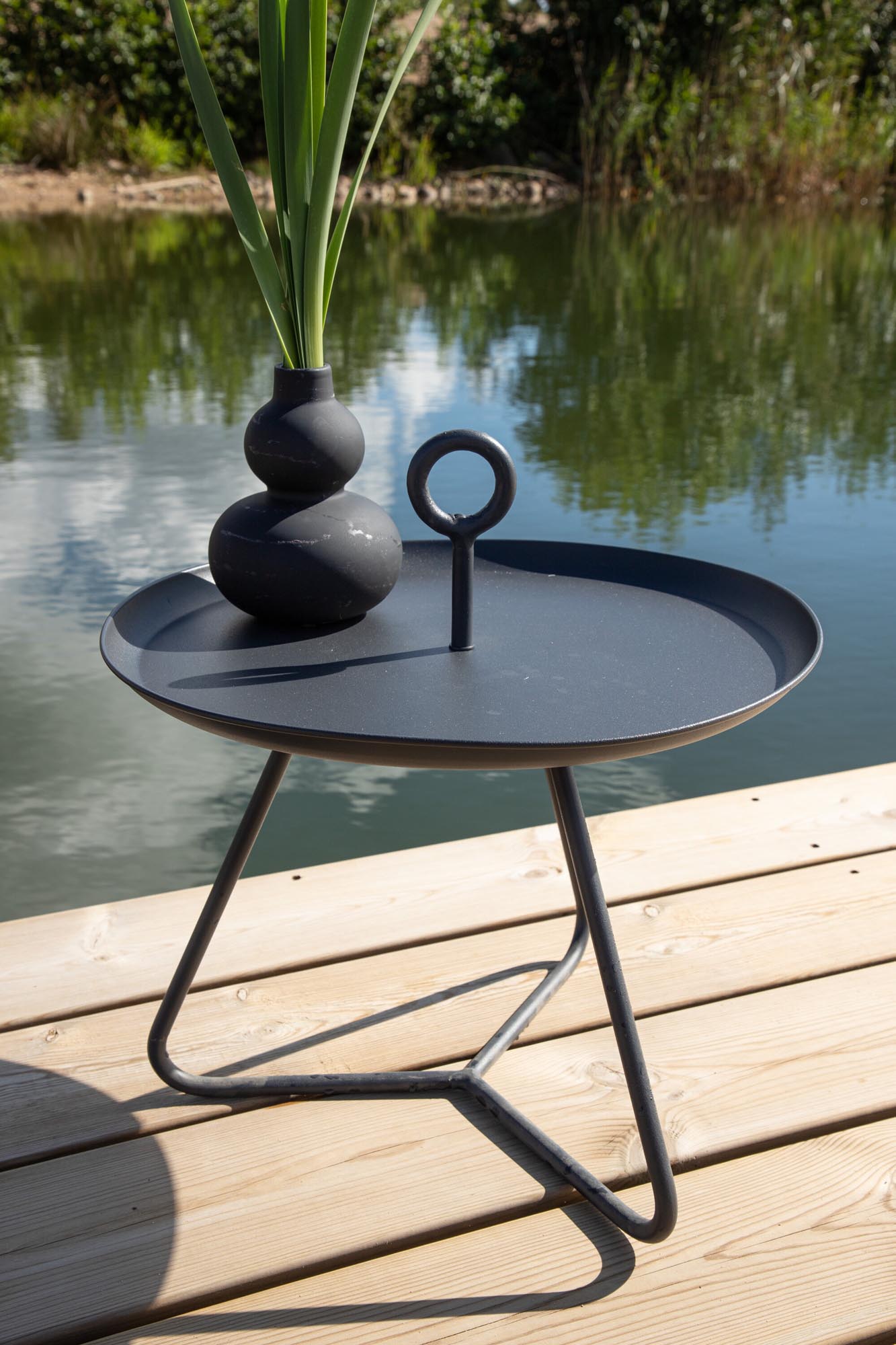 Pamplona Beistelltisch: Eleganz trifft Funktionalität im Wohnbereich.