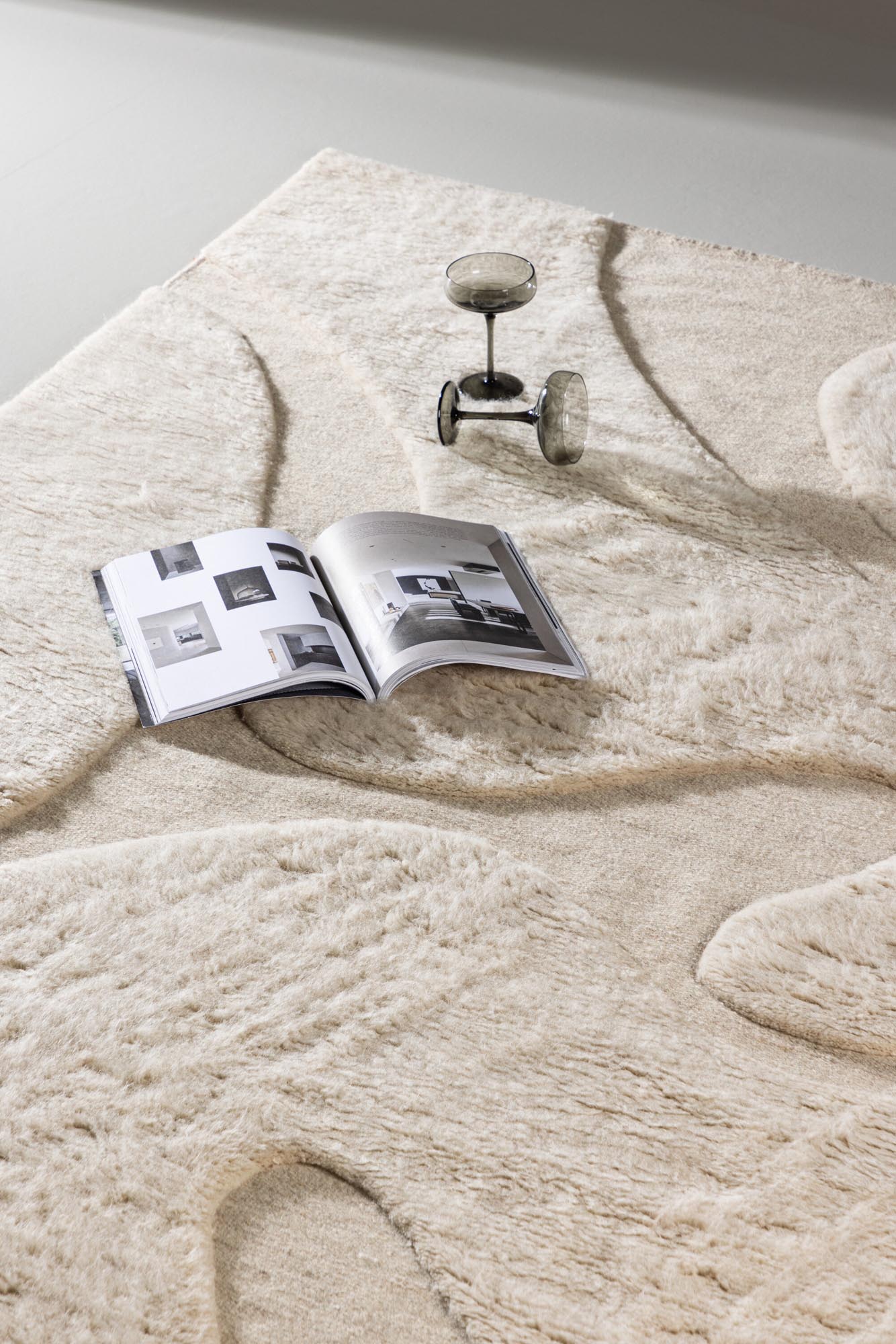 Boone Teppich: Zeitlose Eleganz und Komfort in natürlicher Wolle für ein stilvolles Zuhause.