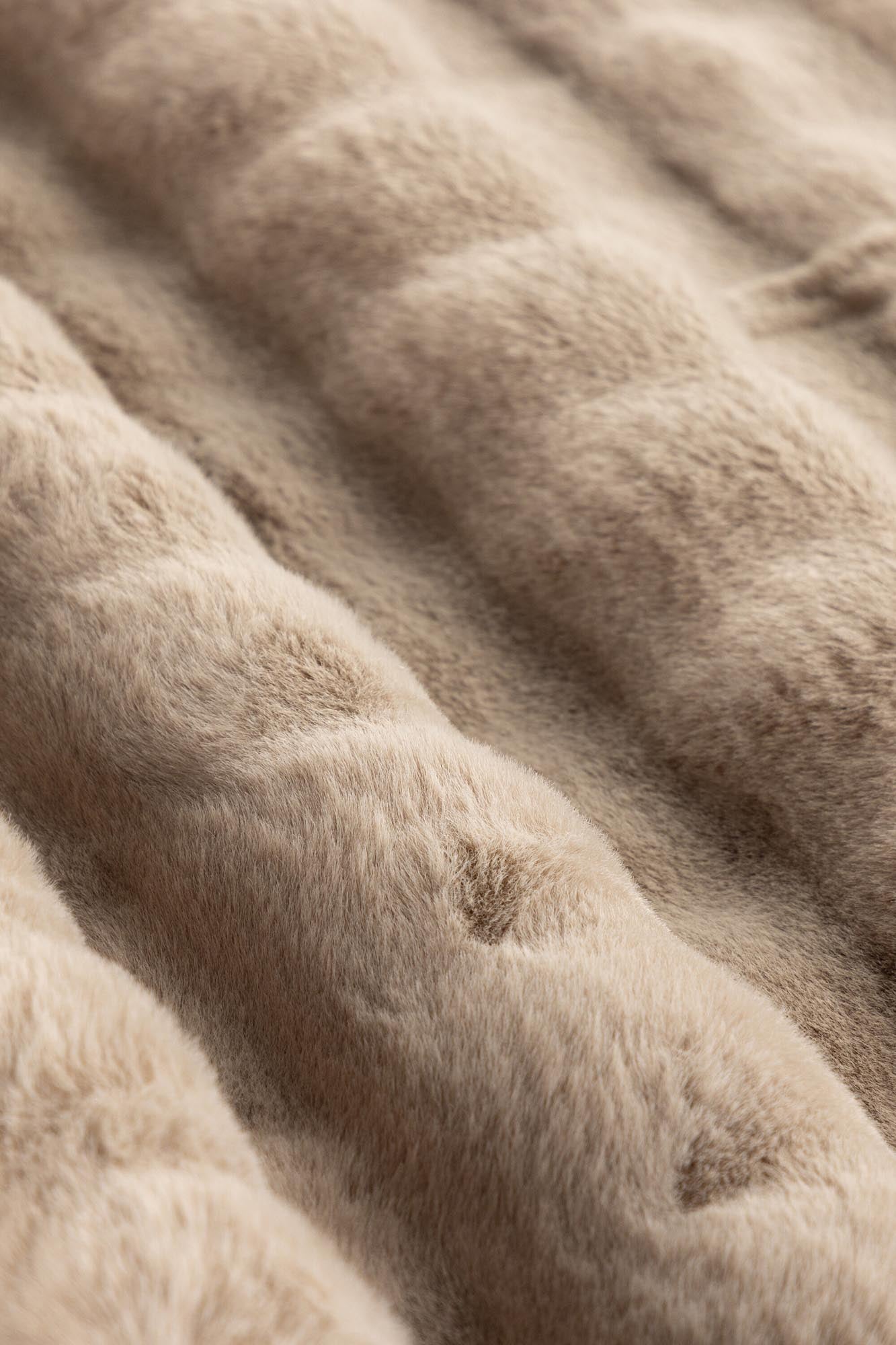 Novis Teppich: Eleganz und Komfort für Ihr Zuhause vereint.