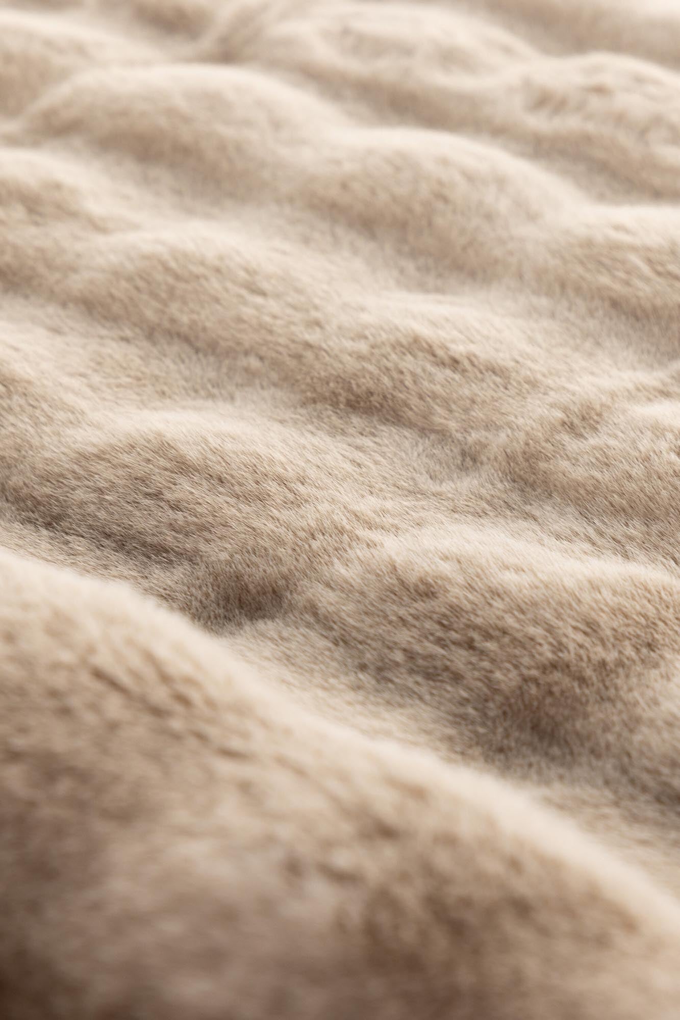 Novis Teppich: Zeitloses Design trifft auf erstklassige Qualität.