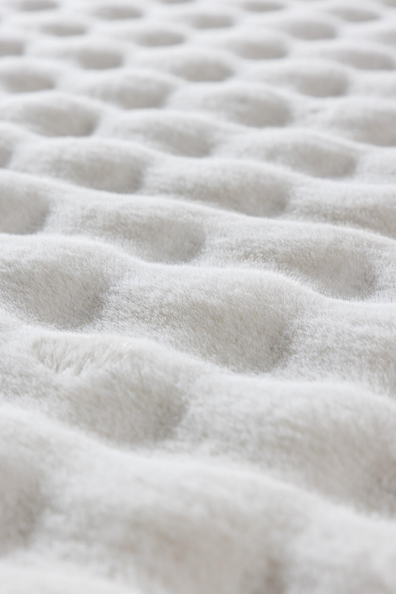 Eleganter Novis Teppich von Venture Home für moderne Wohnräume.