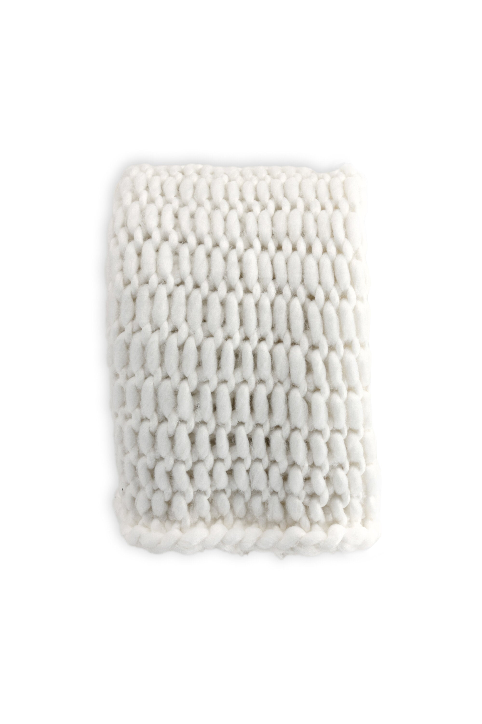 Die stilvolle Decke Kate in Weiss (170x130 cm) aus Polyester bringt modernen Stil und Komfort in Ihr Zuhause.