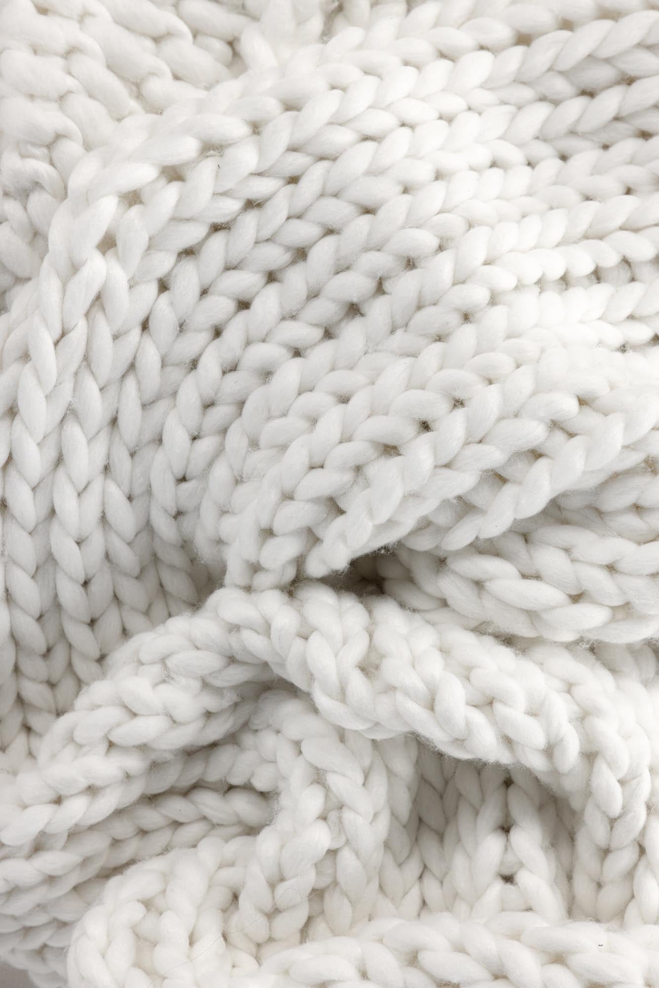 Kuschelige KATE Decke 130x170 cm in strahlendem Weiss von Venture Home.