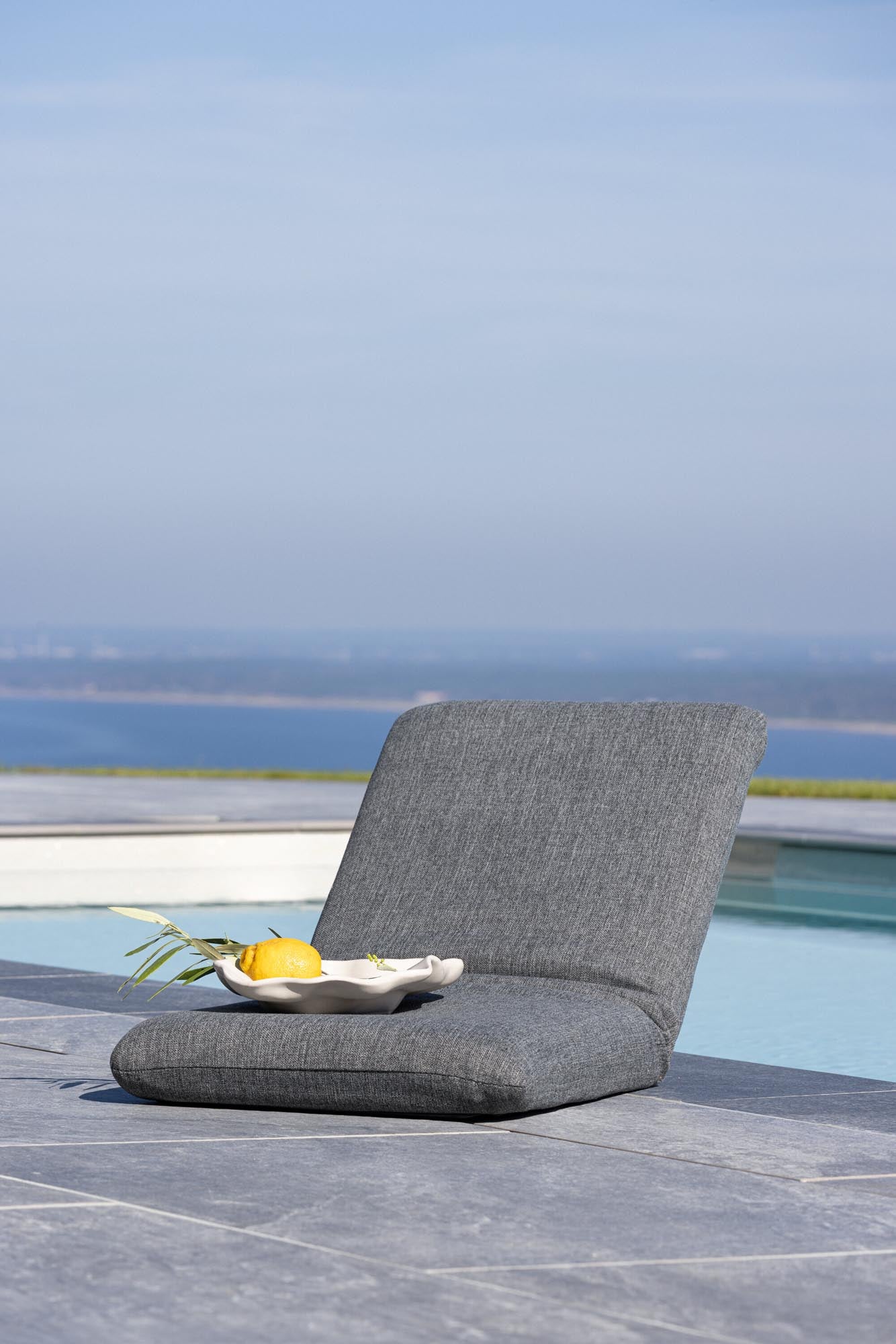 Trond Sonnenliege: Stilvoller Komfort für Ihren Aussenbereich.