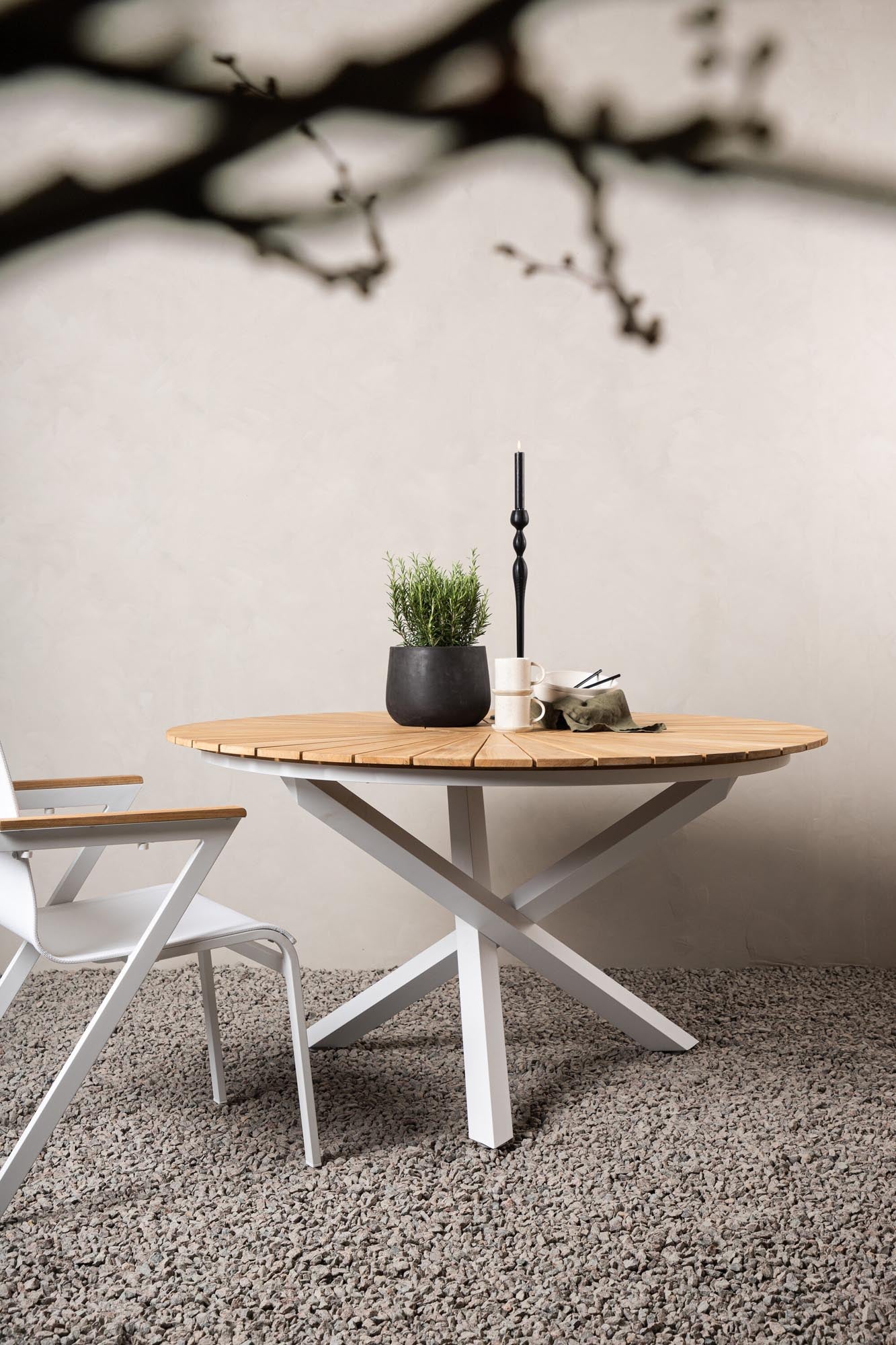 Eleganter Mexiko Gartentisch von Venture Home: Ideal für gesellige Abende im Freien, robustes Teakholz und modernes Metallgestell.