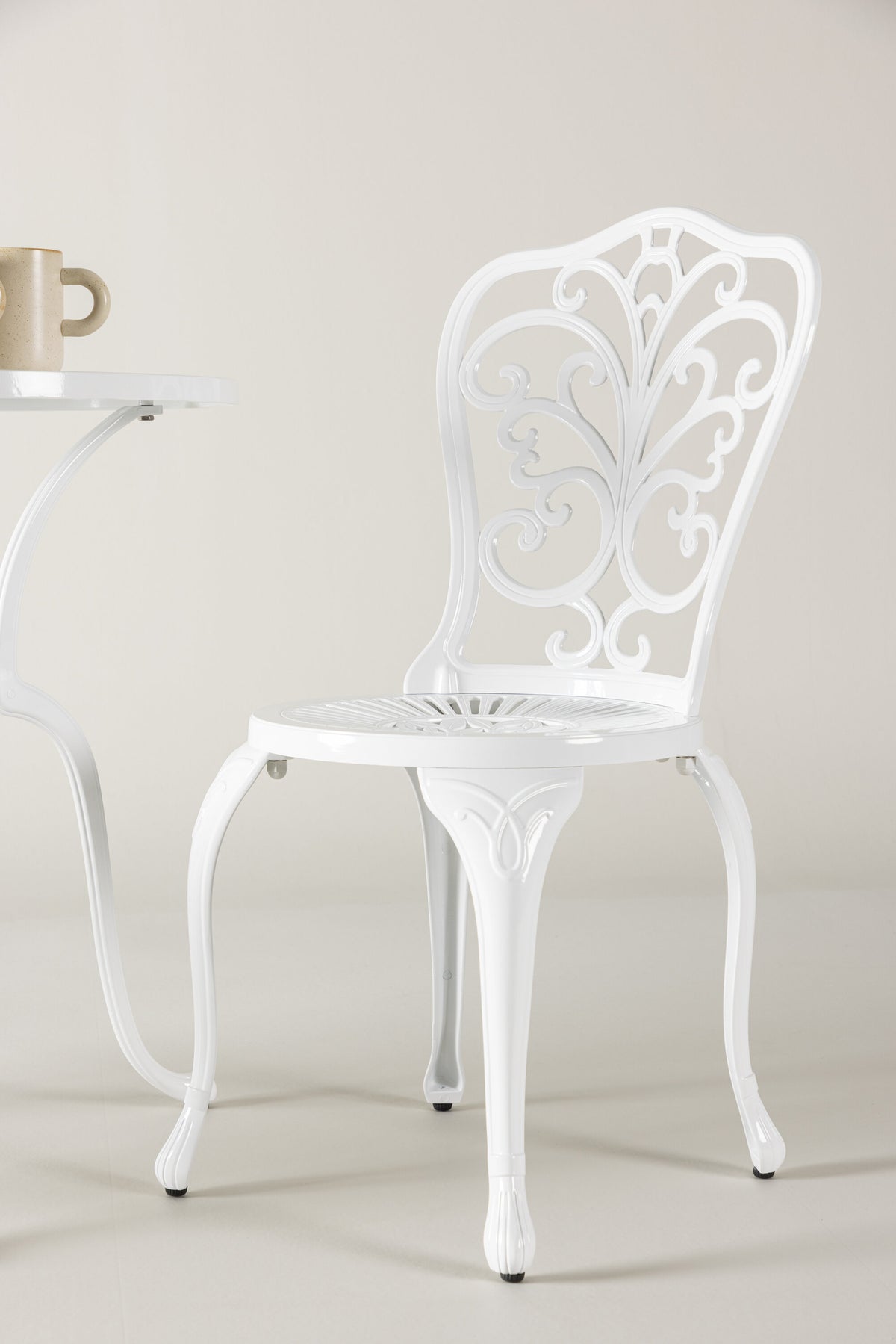 Nandin Tisch Set in Weiss / Weiss präsentiert im Onlineshop von KAQTU Design AG. Gartentischset ist von Venture Home