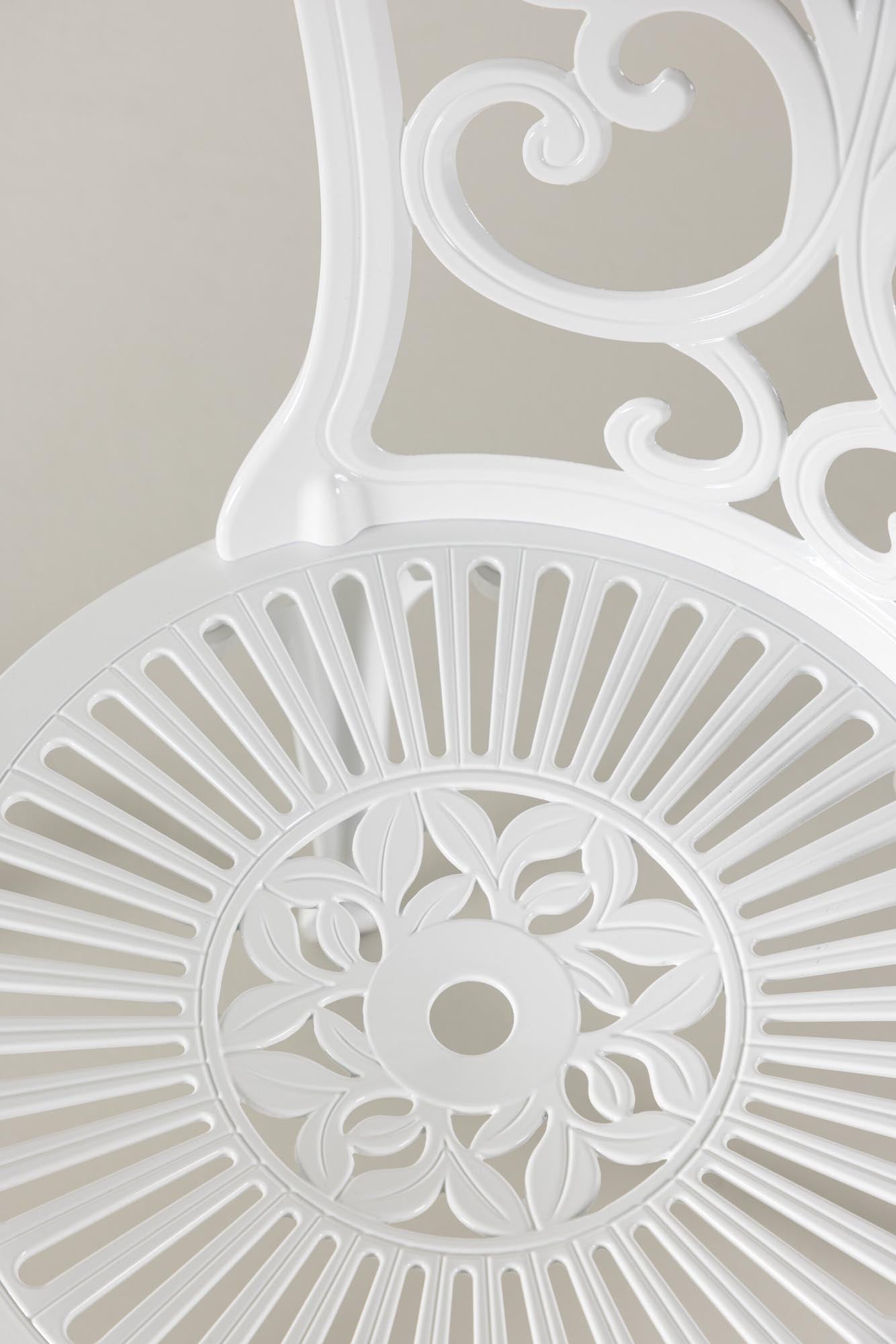 Elegantes Nandin Tisch Set: Perfekt für zeitgemässe Aussenbereiche.