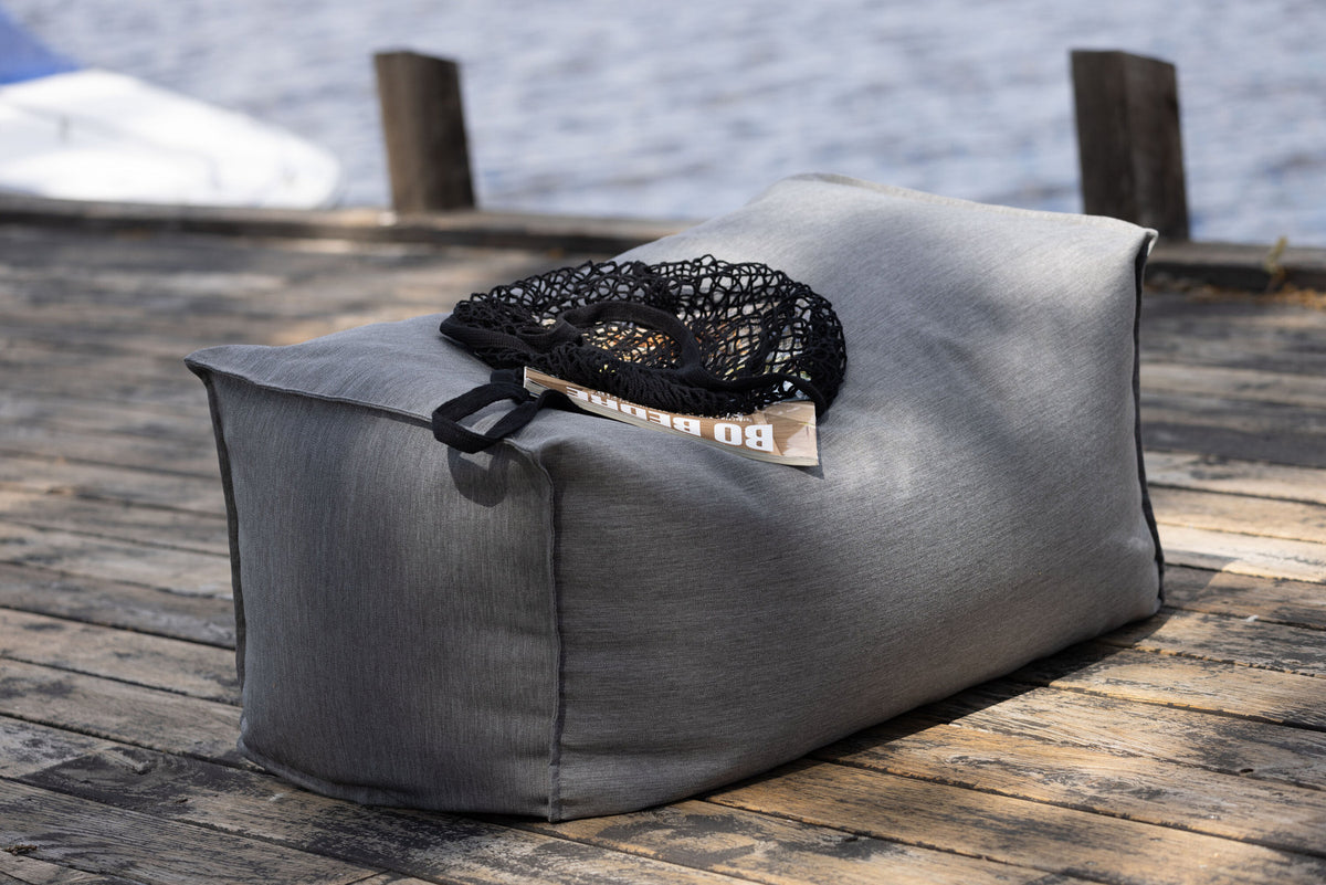 Redang Ottoman in Dunkelgrau präsentiert im Onlineshop von KAQTU Design AG. ist von Venture Home