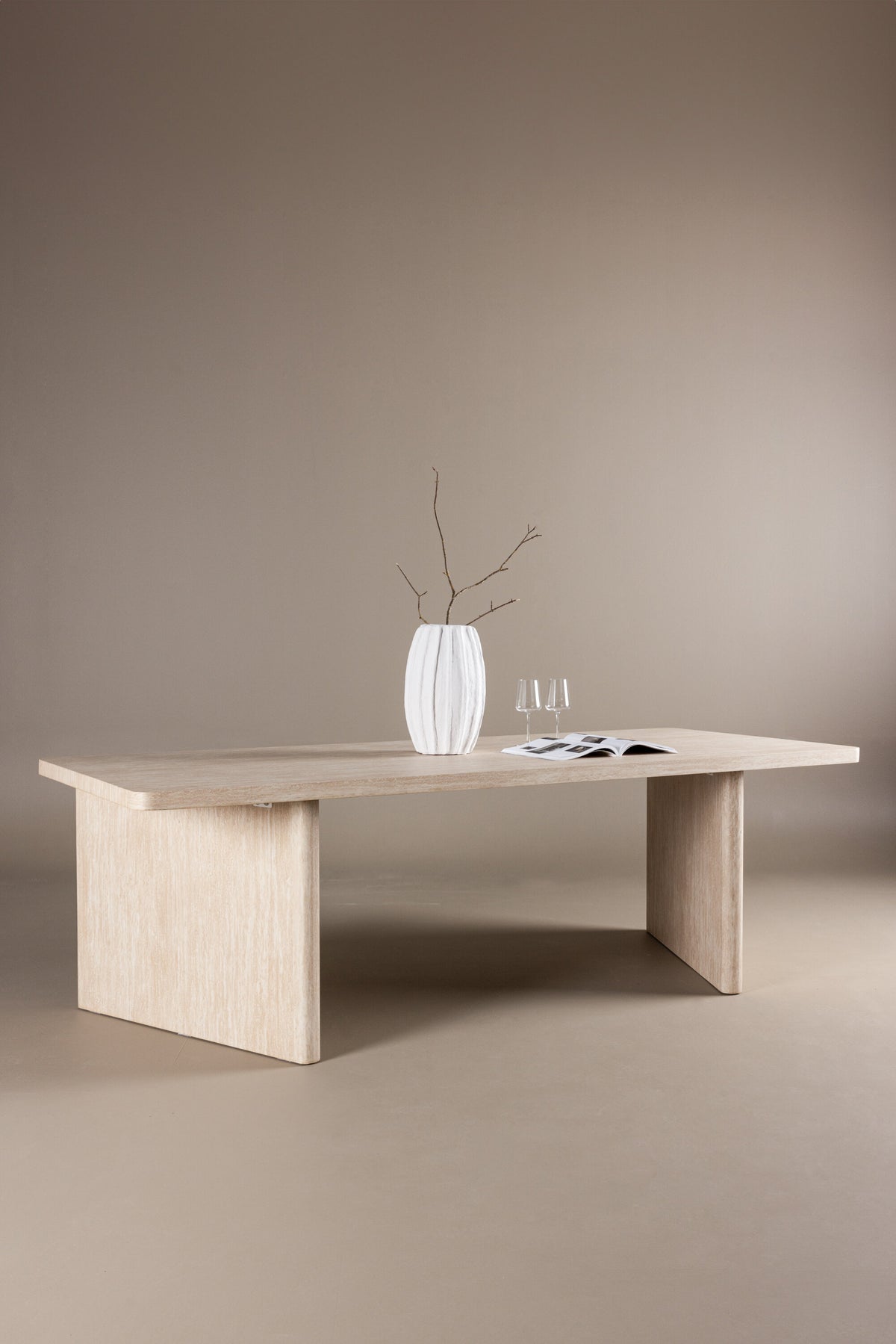 Skagen Esstisch 100x240 in Sintered Stone präsentiert im Onlineshop von KAQTU Design AG. Esstisch ist von Vind