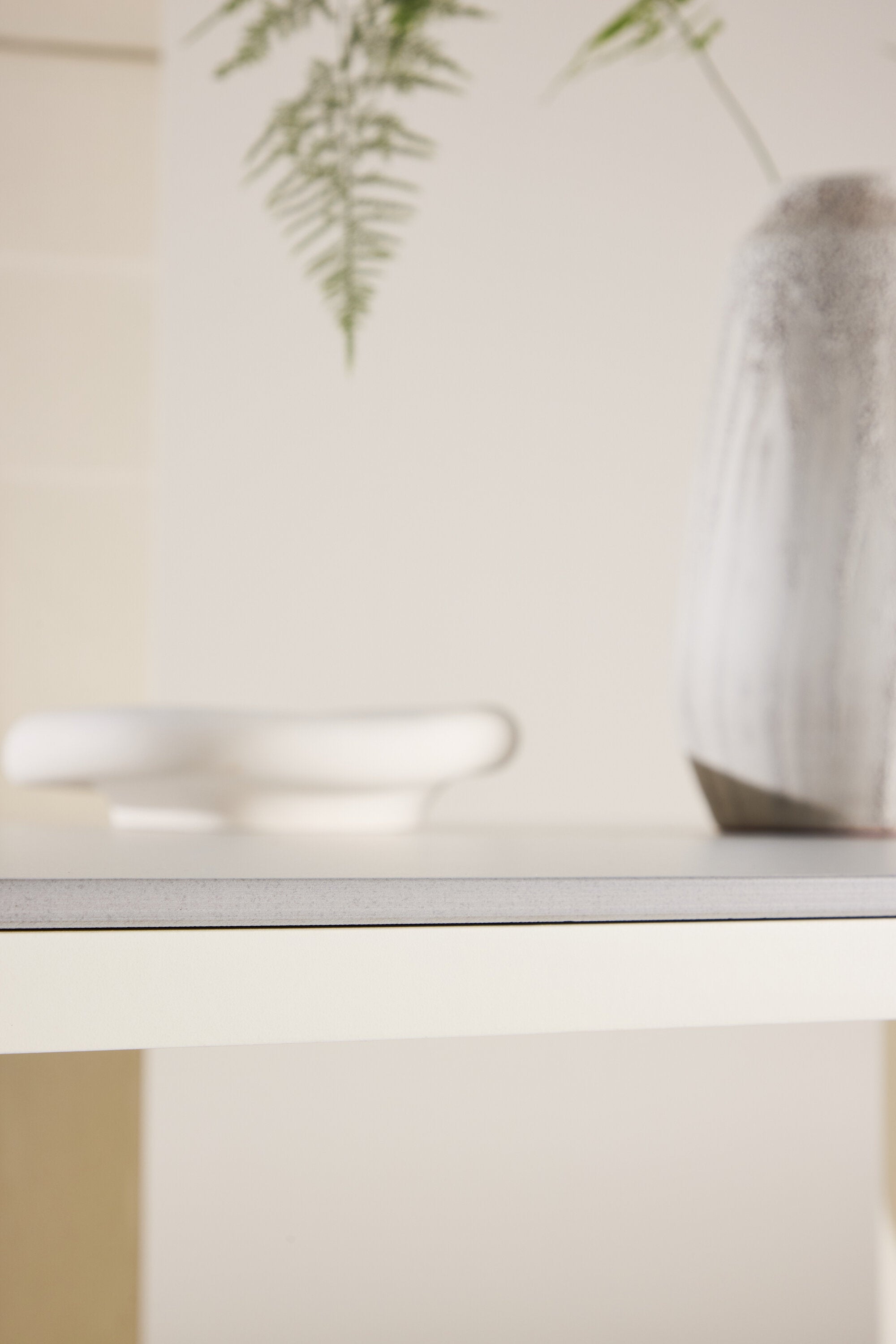 Havstenssund Esstisch 110x220 in Sintered Stone präsentiert im Onlineshop von KAQTU Design AG. Esstisch ist von Vind