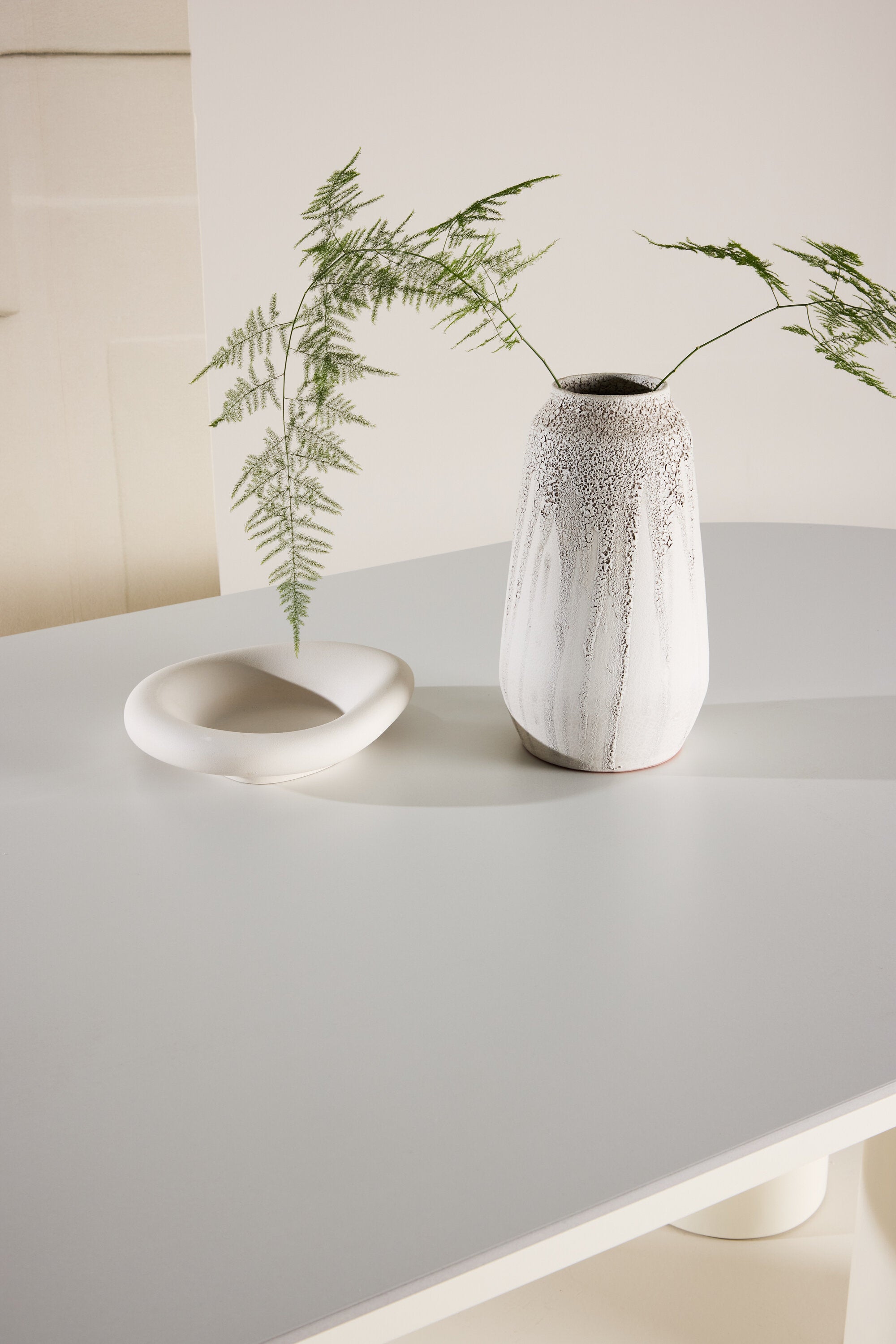 Havstenssund Esstisch 110x220 in Sintered Stone präsentiert im Onlineshop von KAQTU Design AG. Esstisch ist von Vind