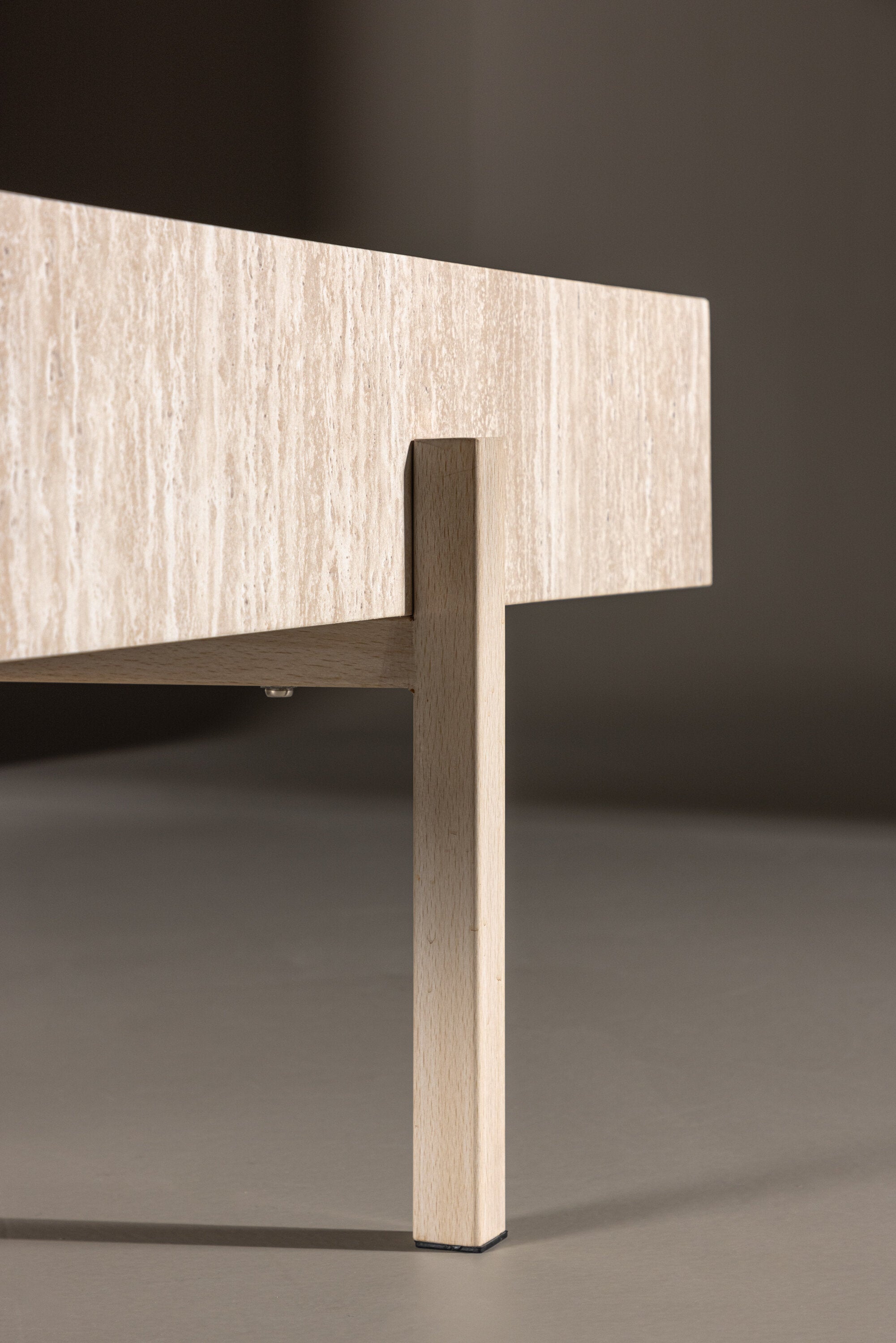 Vadholmen Sofatisch 76x130 in Travertine look präsentiert im Onlineshop von KAQTU Design AG. Beistelltisch ist von Vind